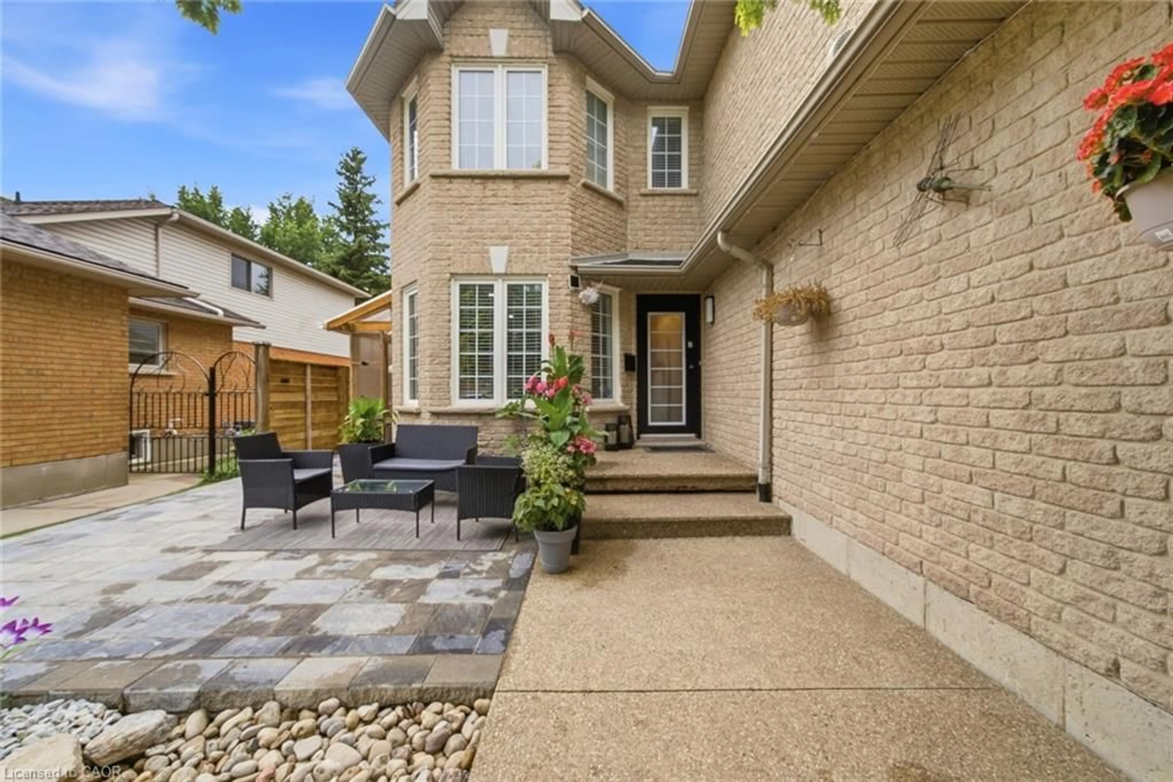 Patio, street for 179 Jacqueline Blvd, Hamilton Ontario L9B 2S9