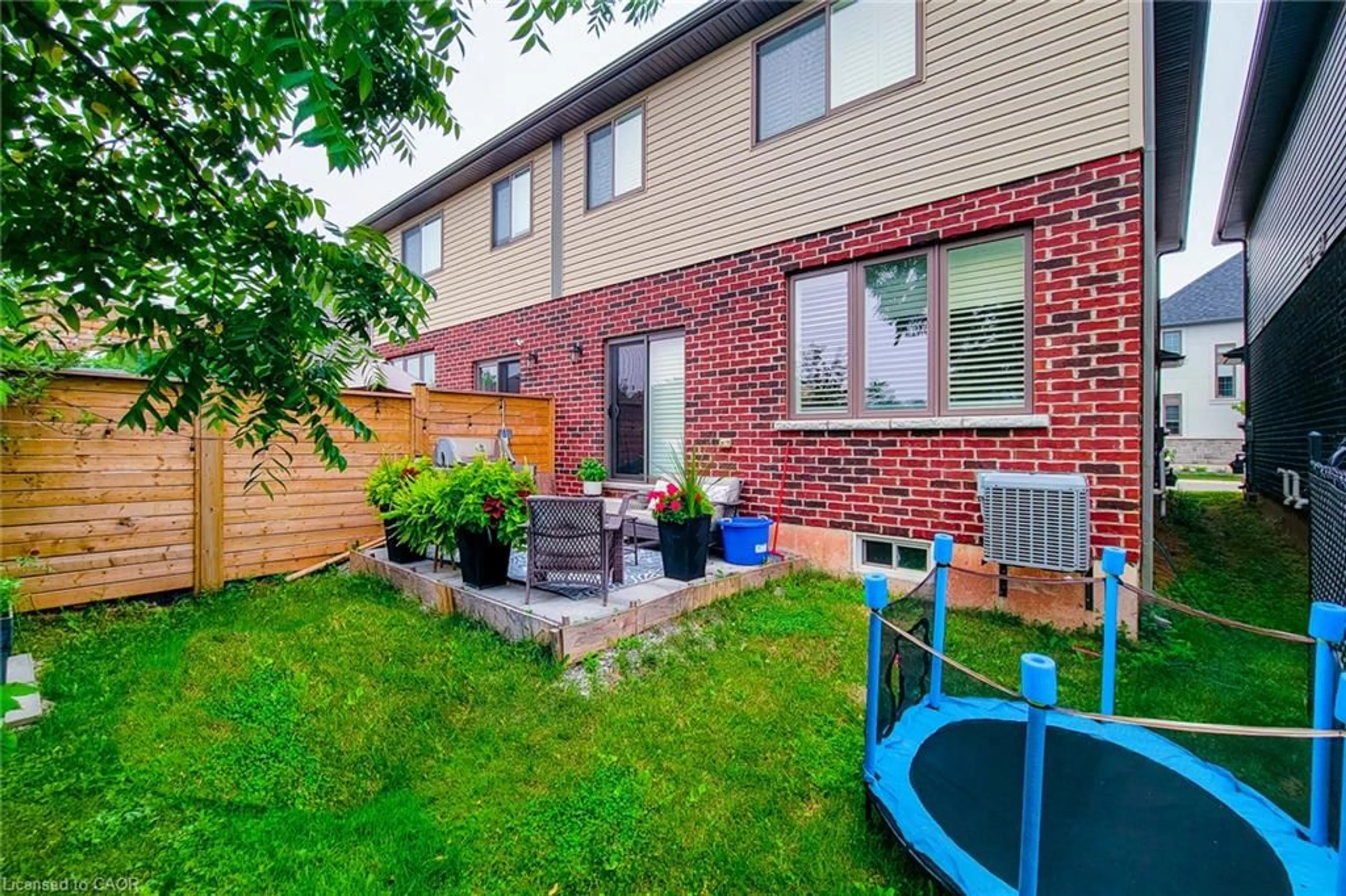 Patio, street for 4297 East Ave #10, Beamsville Ontario L3J 0R2