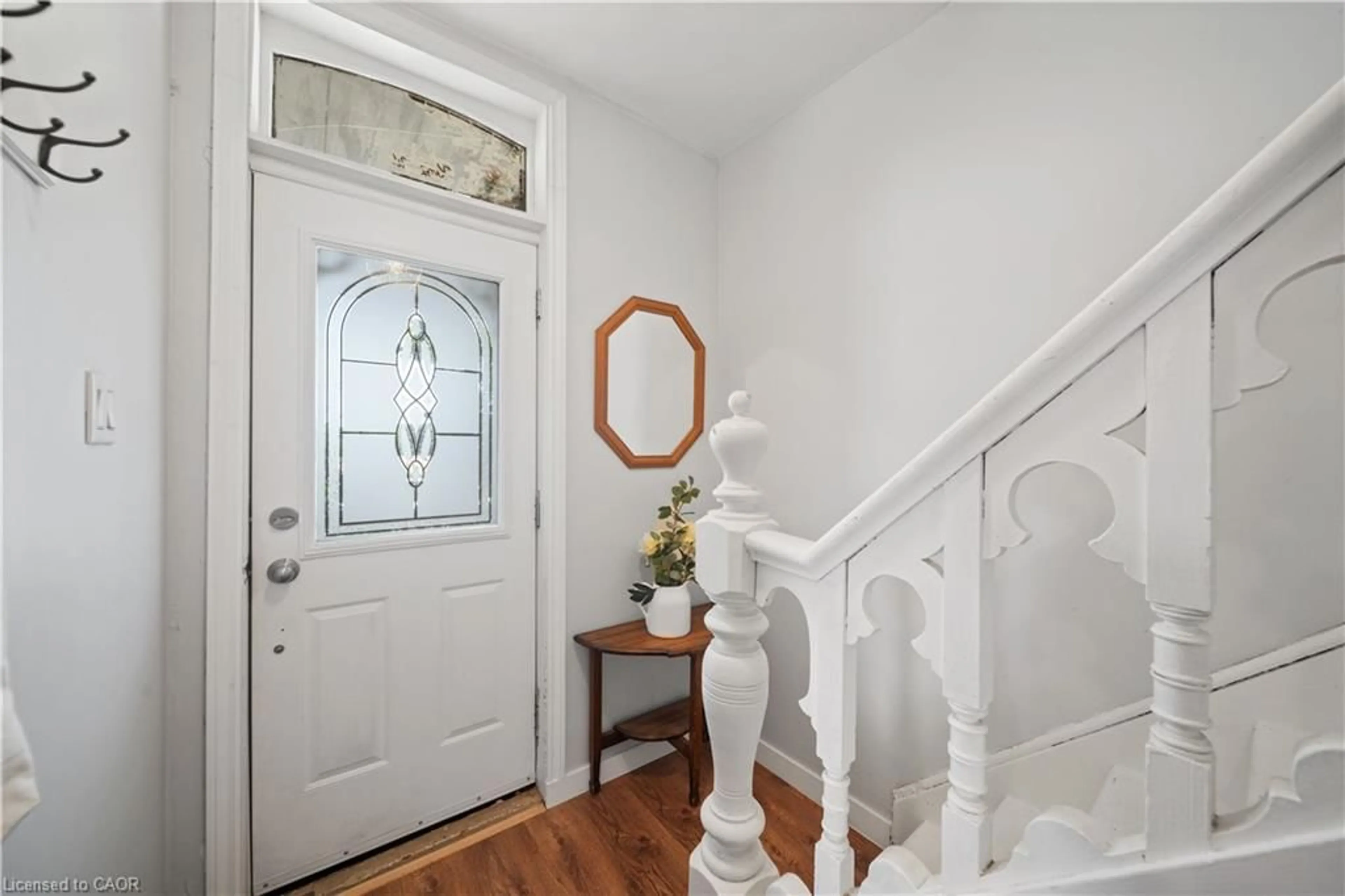 Indoor entryway for 95 King St, Hagersville Ontario N0A 1H0