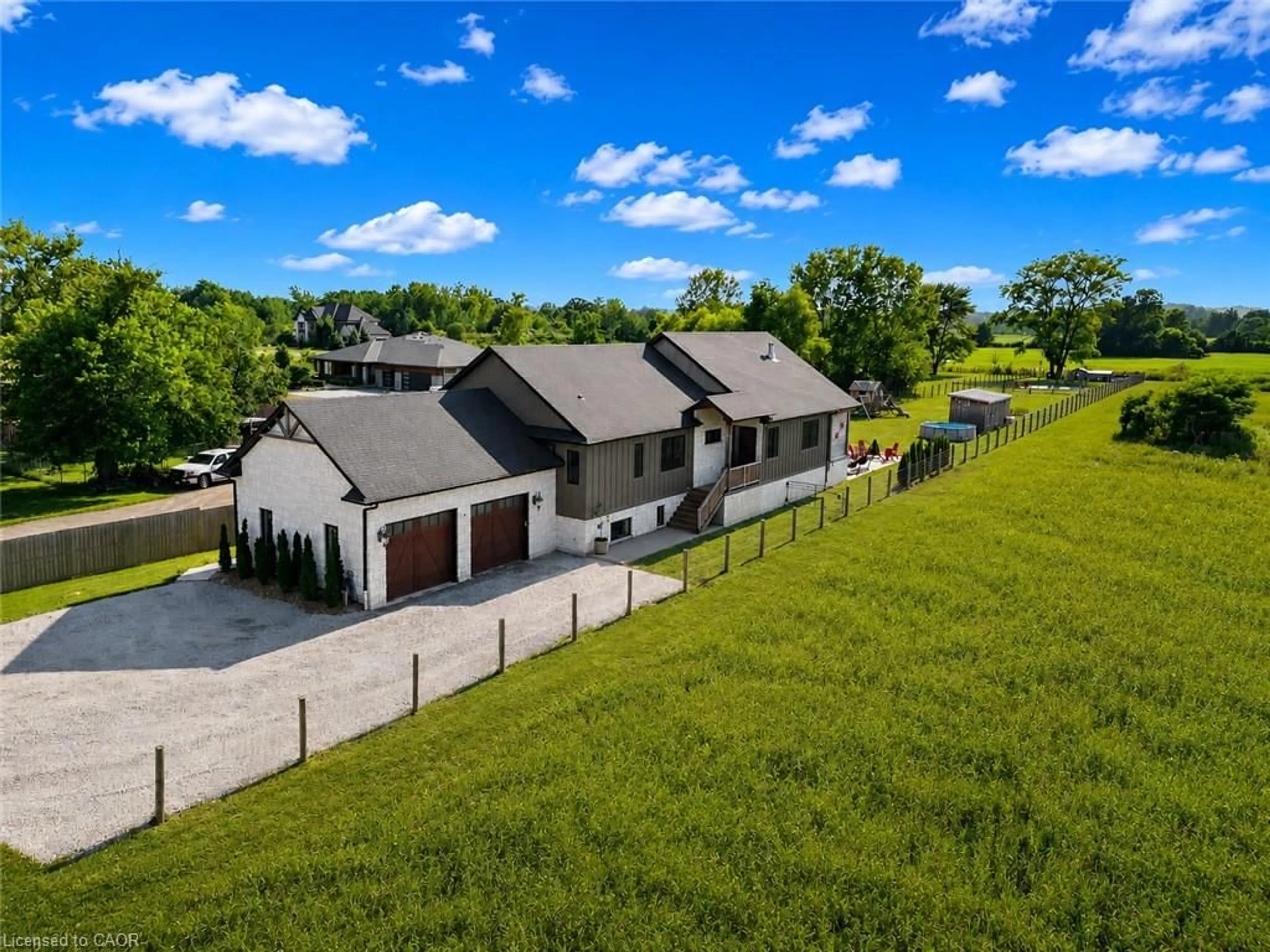 A pic from outside/outdoor area/front of a property/back of a property/a pic from drone, unknown for 1519 Merrittville Hwy, Welland Ontario L3B 5N5