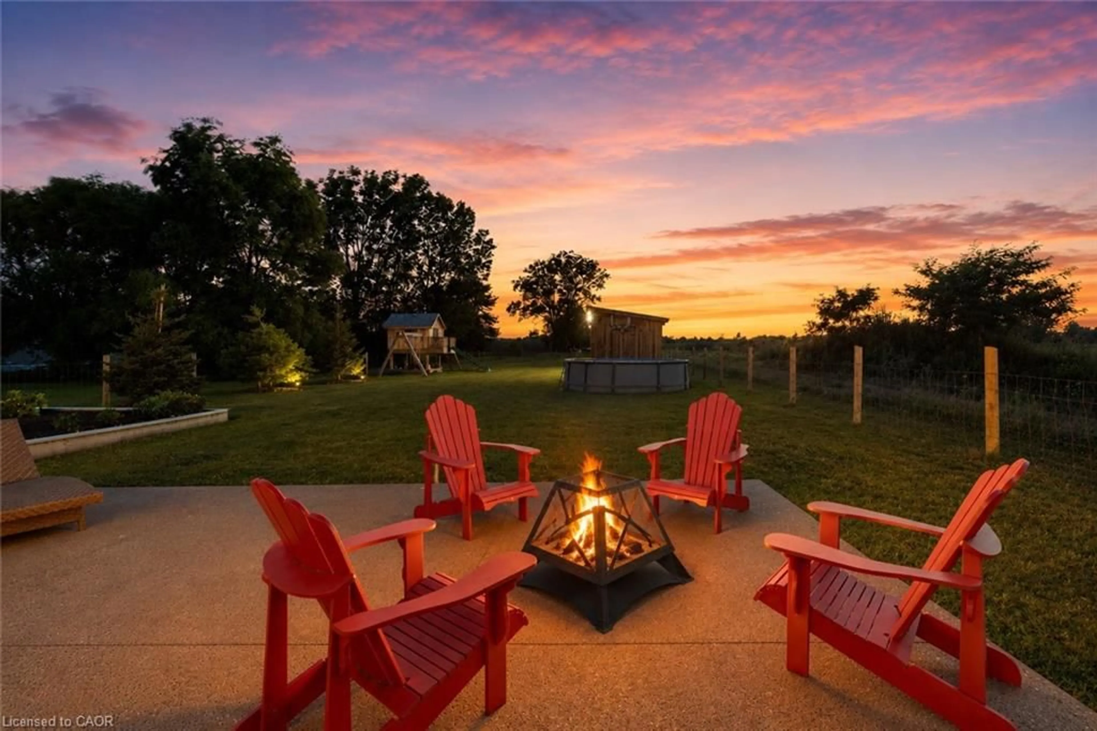 Patio, water/lake/river/ocean view for 1519 Merrittville Hwy, Welland Ontario L3B 5N5