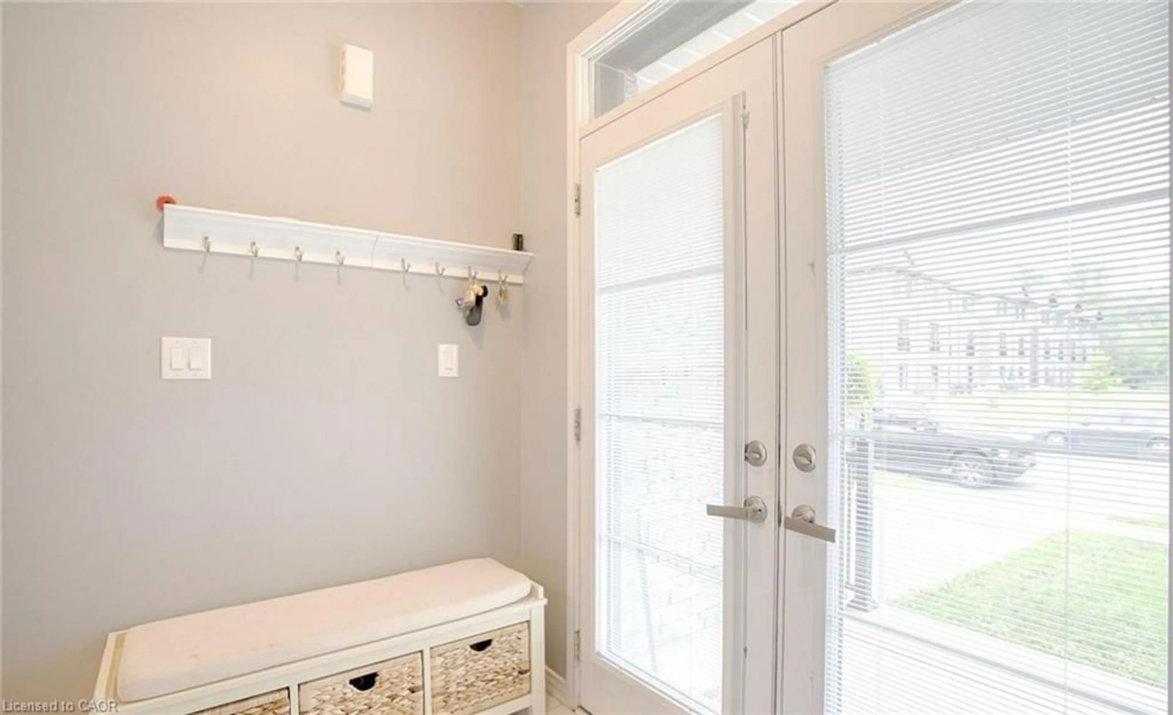 Indoor entryway for 232 Bedrock Dr, Stoney Creek Ontario L8J 0M2