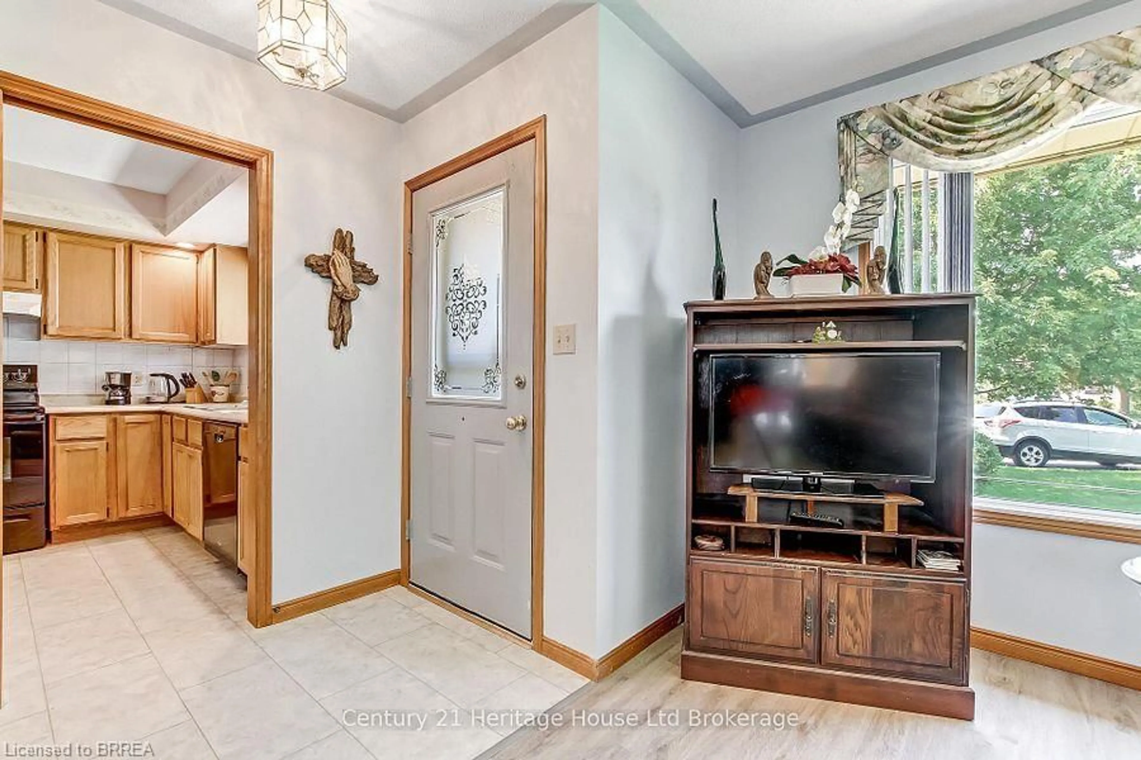 Indoor entryway for 27 O'rourke Pl, Woodstock Ontario N4S 8T9