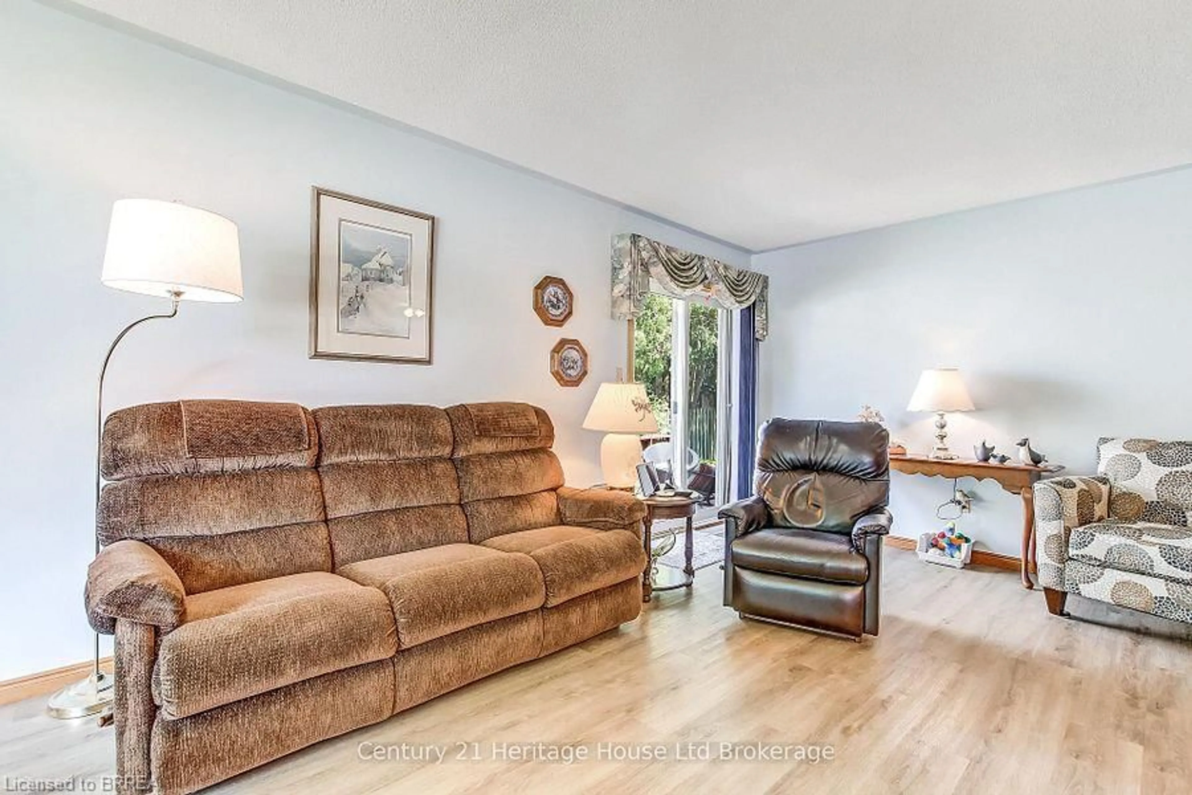 Living room with furniture, unknown for 27 O'rourke Pl, Woodstock Ontario N4S 8T9