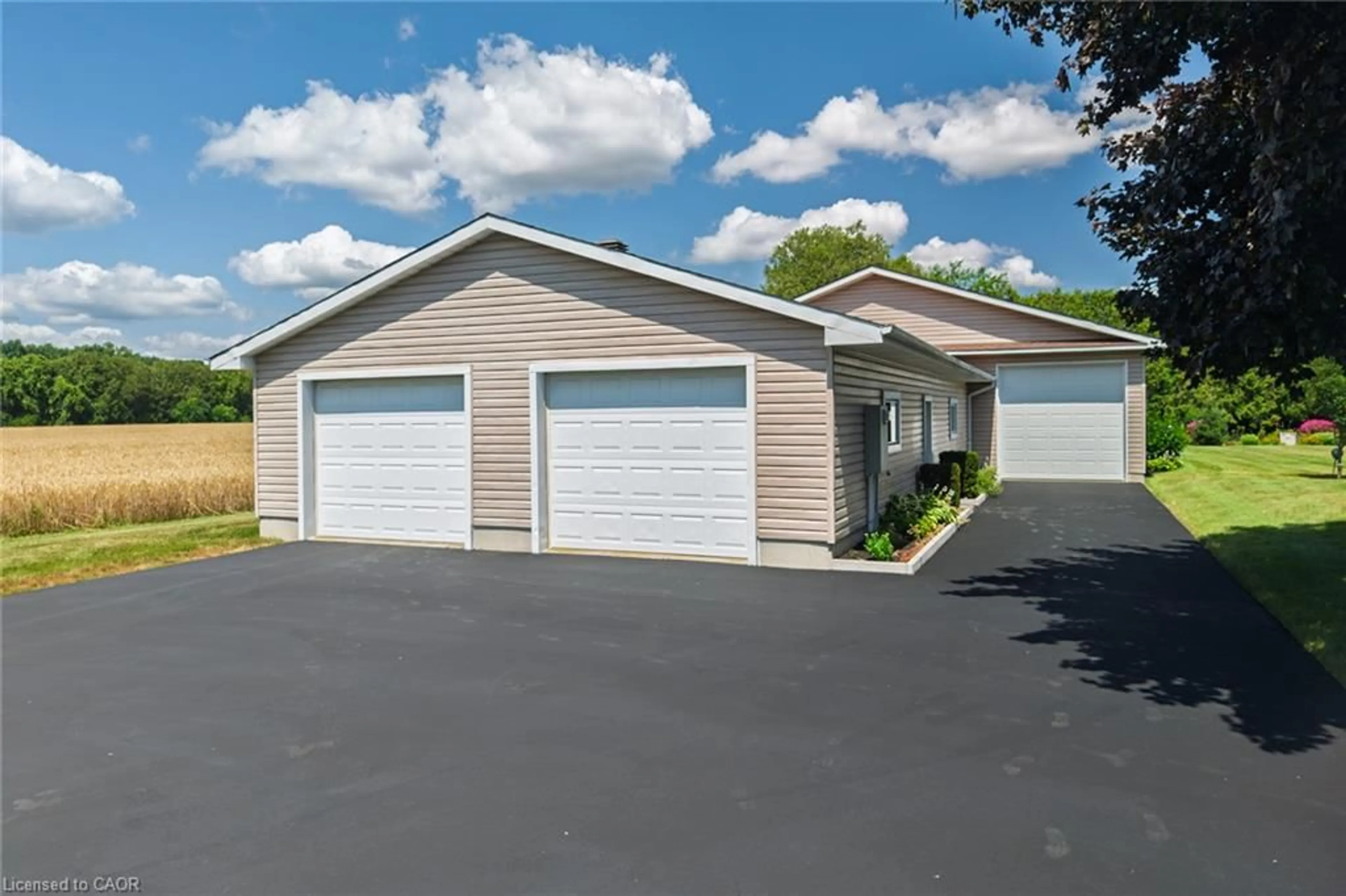 Indoor garage for 767 Charlotteville Rd 7, Simcoe Ontario N3Y 4K5