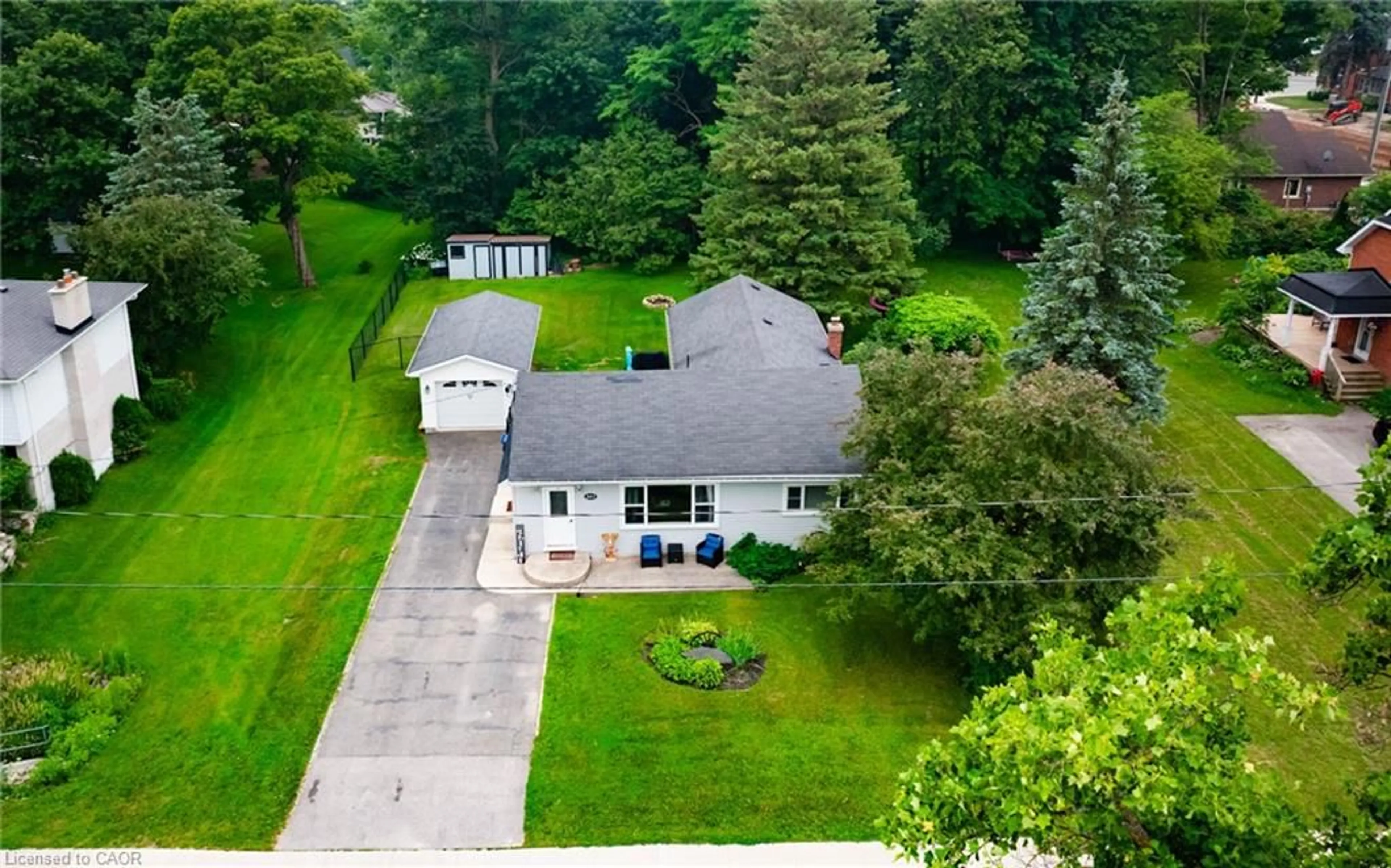 A pic from outside/outdoor area/front of a property/back of a property/a pic from drone, unknown for 251 Main St, Dundalk Ontario N0C 1B0