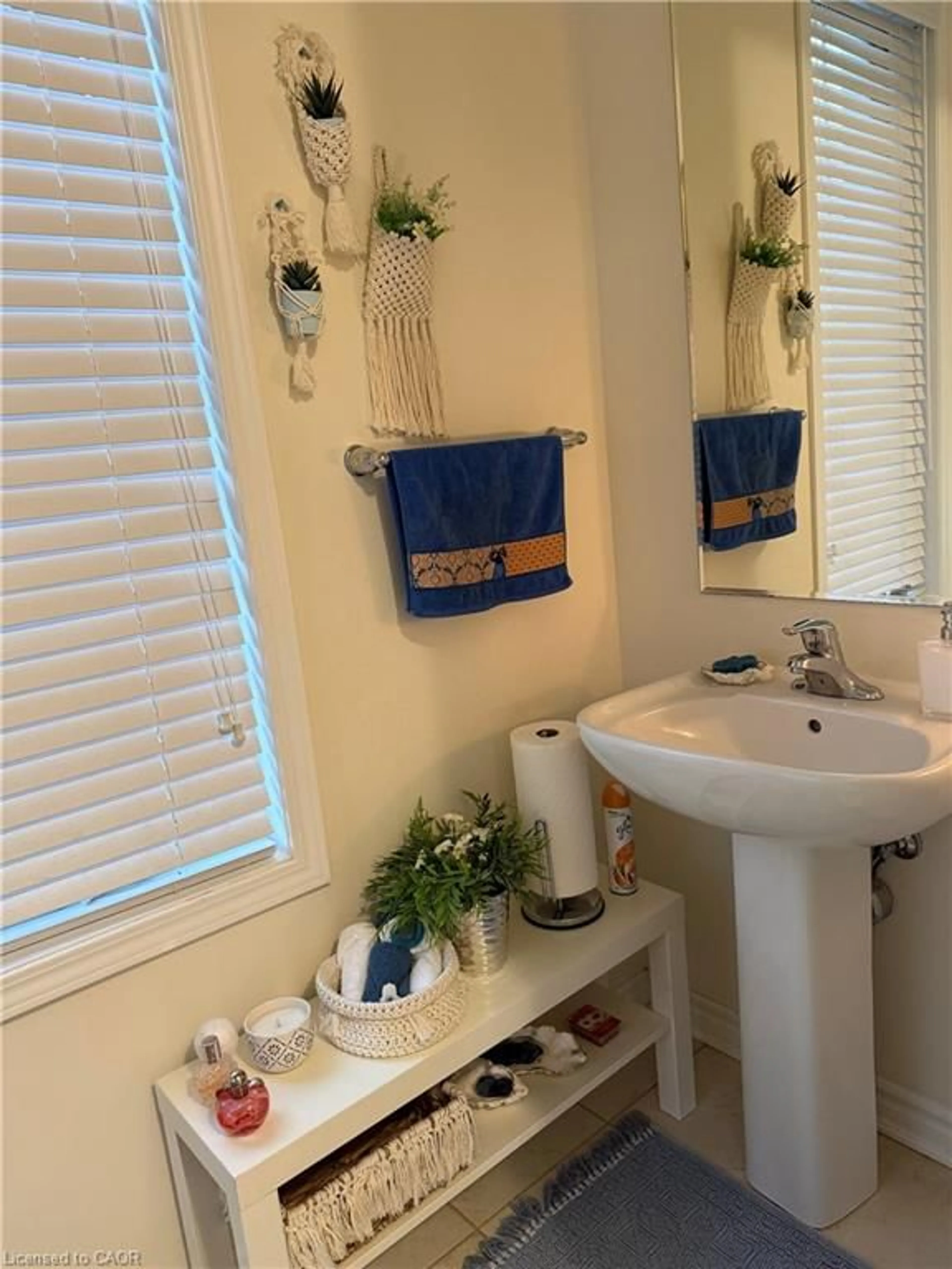 Standard bathroom, ceramic/tile floor for 63 Ridge Rd, Cambridge Ontario N3E 0C6