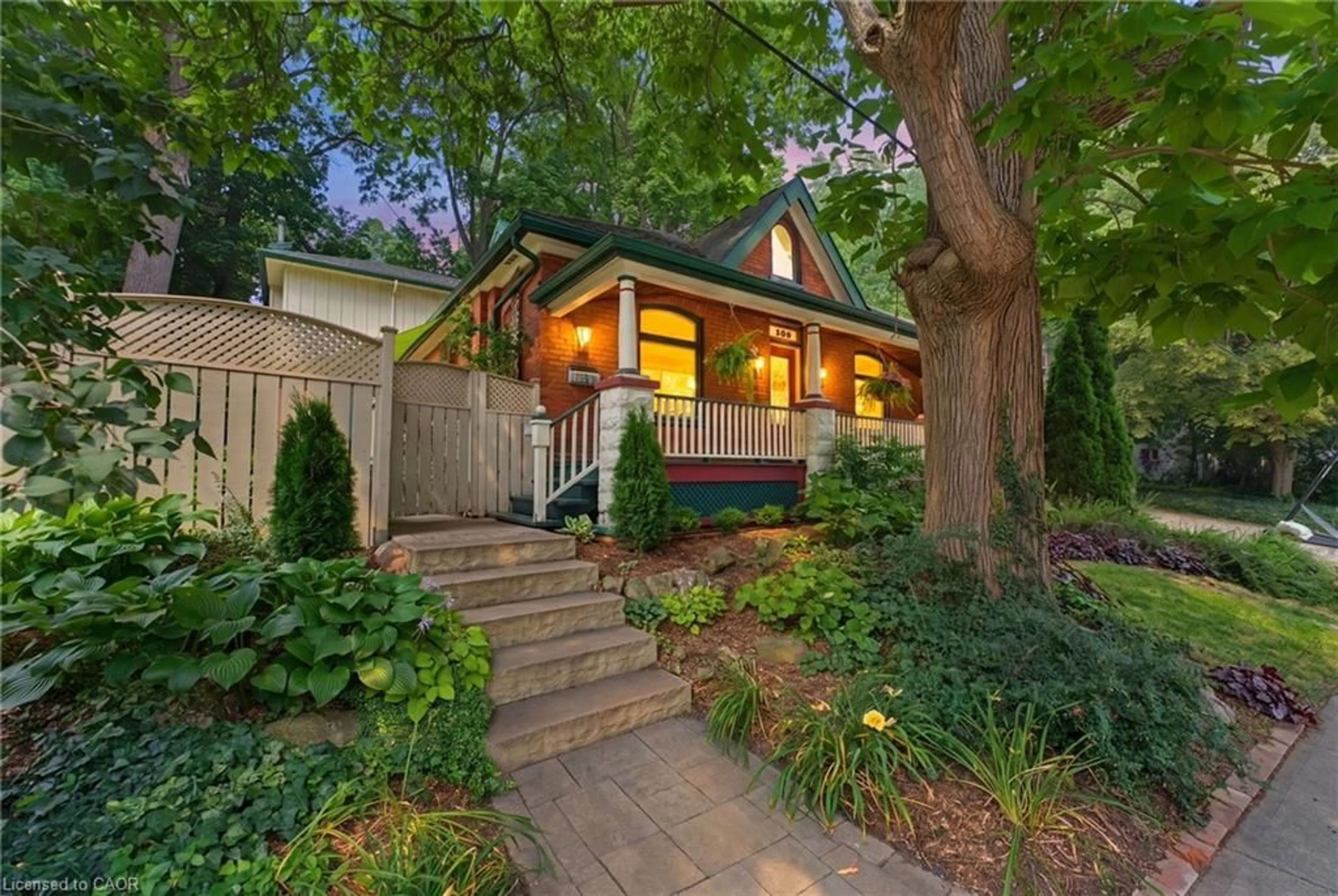 Home with brick exterior material, street for 109 Victoria St, Dundas Ontario L9H 2C1