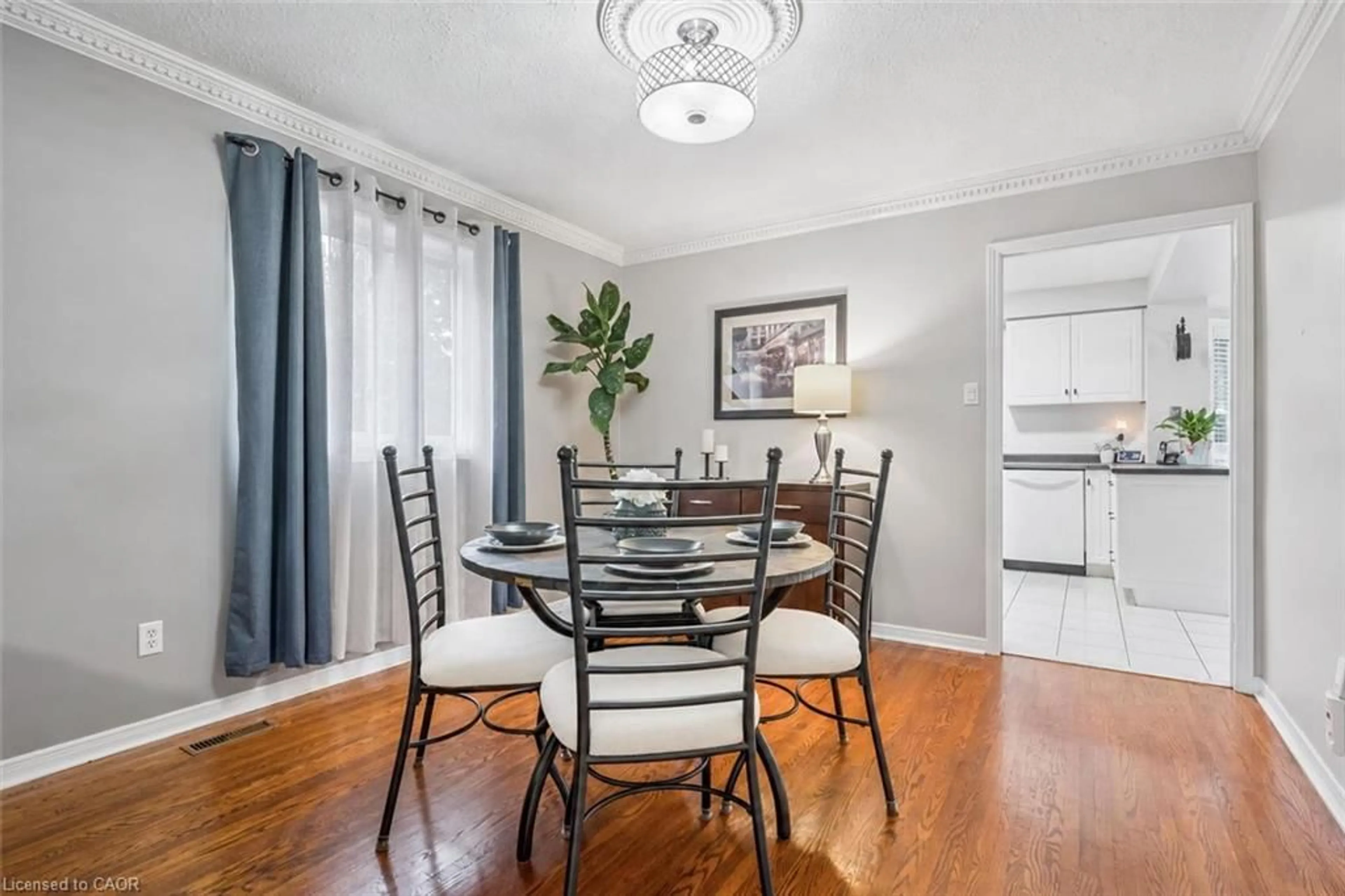 Dining room, wood/laminate floor for 339 Daniel Cres, Elora Ontario N0B 1S0