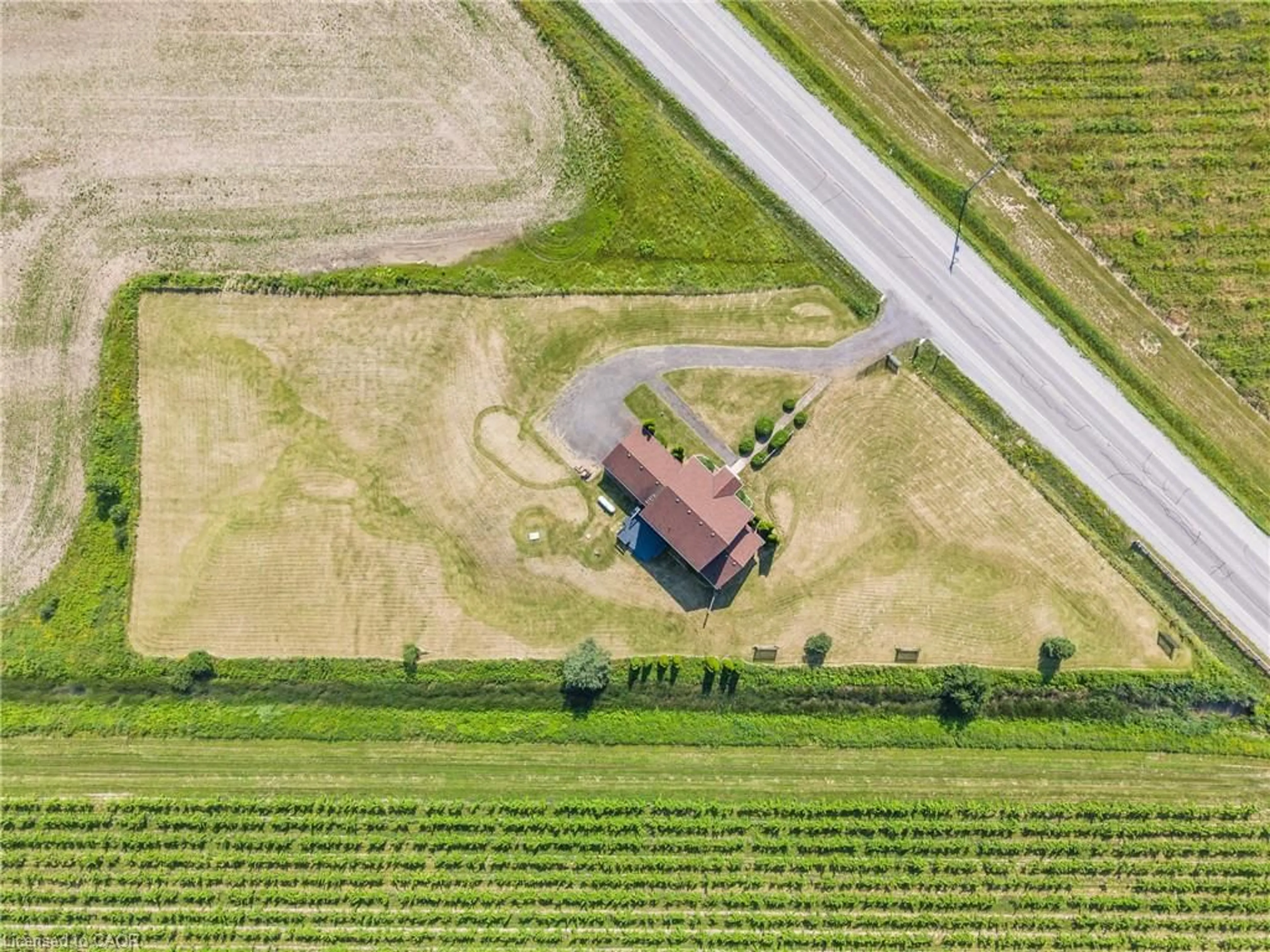 A pic from outside/outdoor area/front of a property/back of a property/a pic from drone, unknown for 374 Niagara Stone Rd, Niagara-on-the-Lake Ontario L0S 1J0