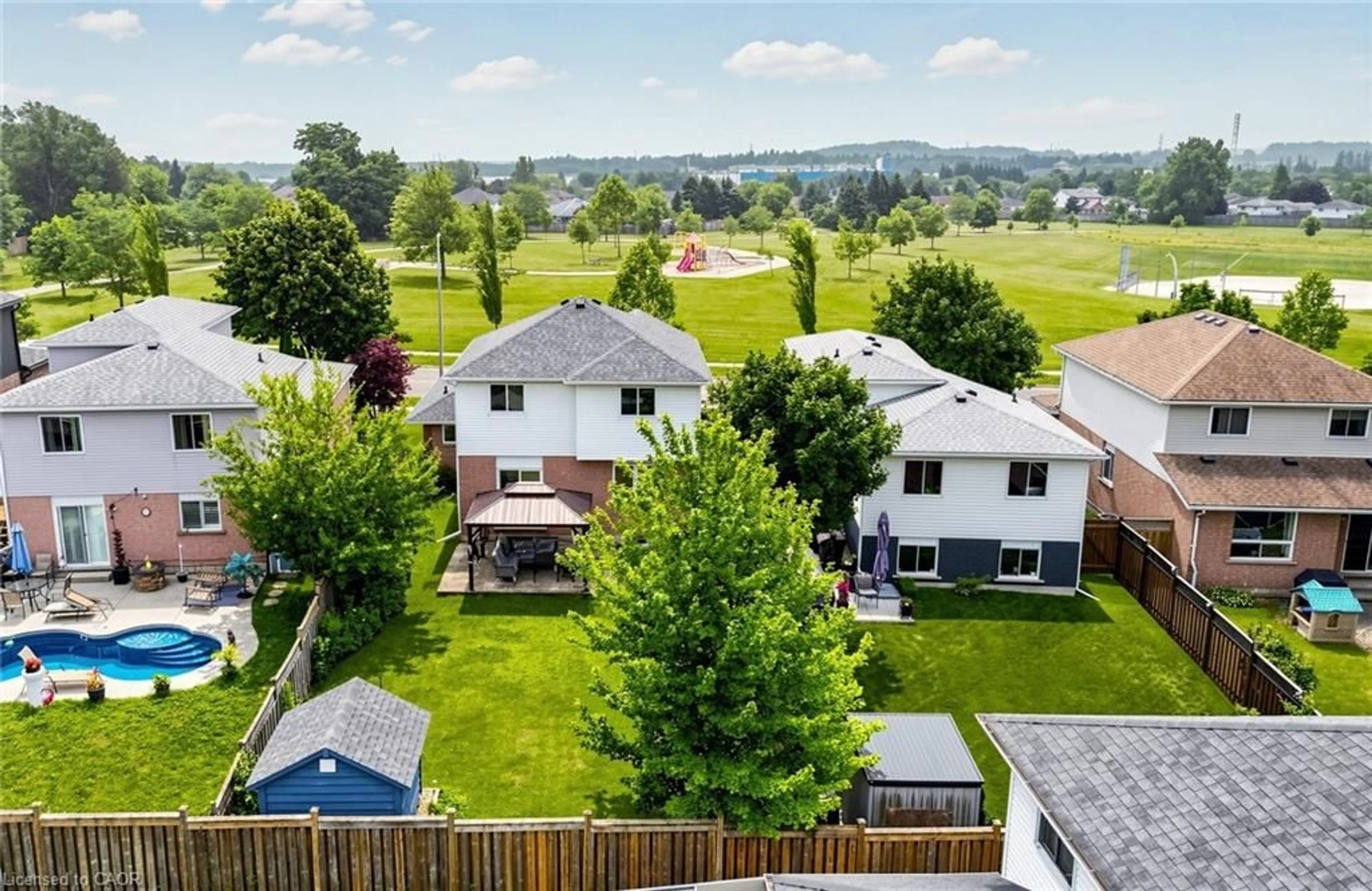 A pic from outside/outdoor area/front of a property/back of a property/a pic from drone, mountain view for 312 Rittenhouse Rd, Kitchener Ontario N2E 2S9