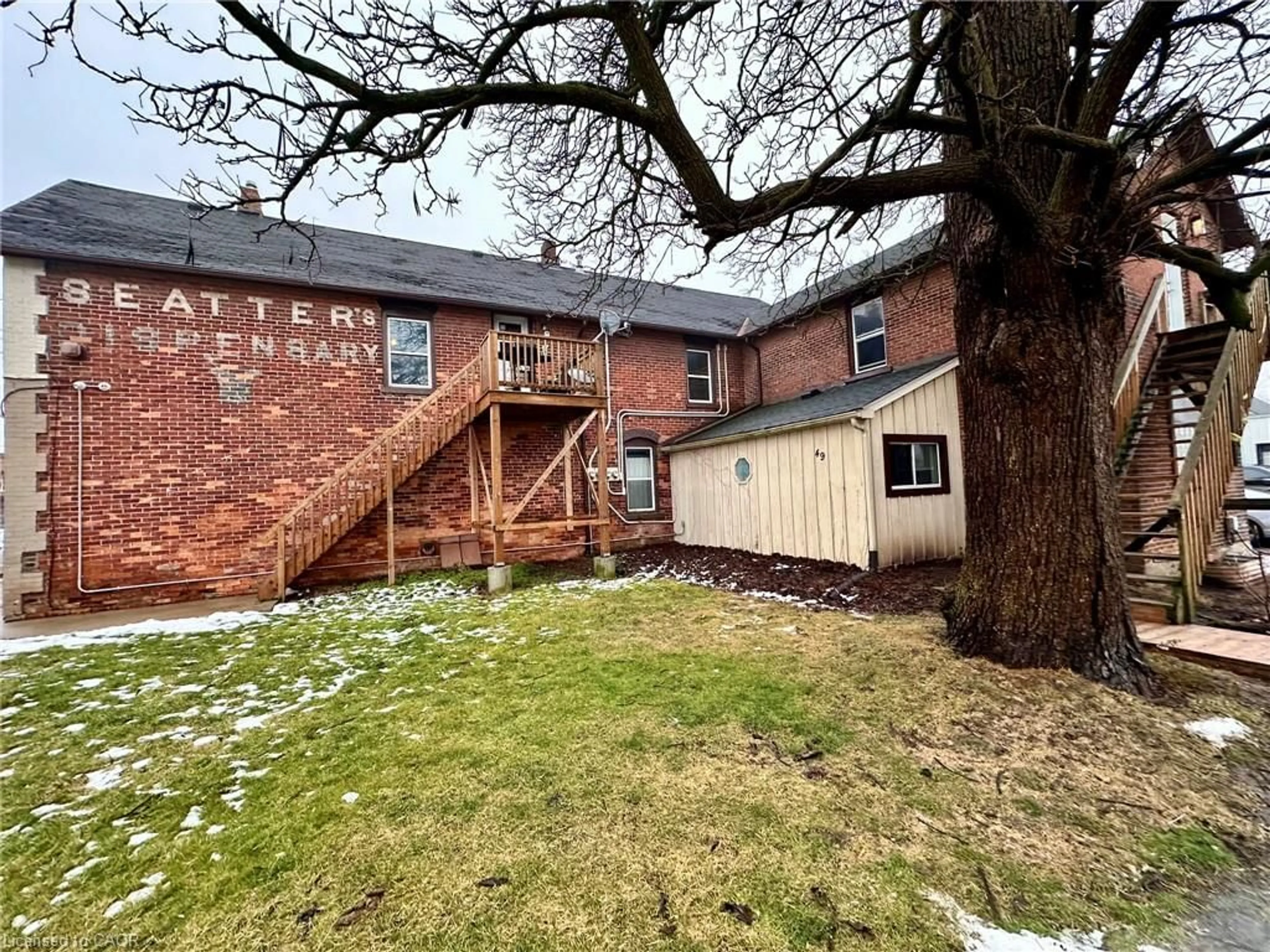 A pic from outside/outdoor area/front of a property/back of a property/a pic from drone, unknown for 49 King St, Hagersville Ontario N0A 1H0