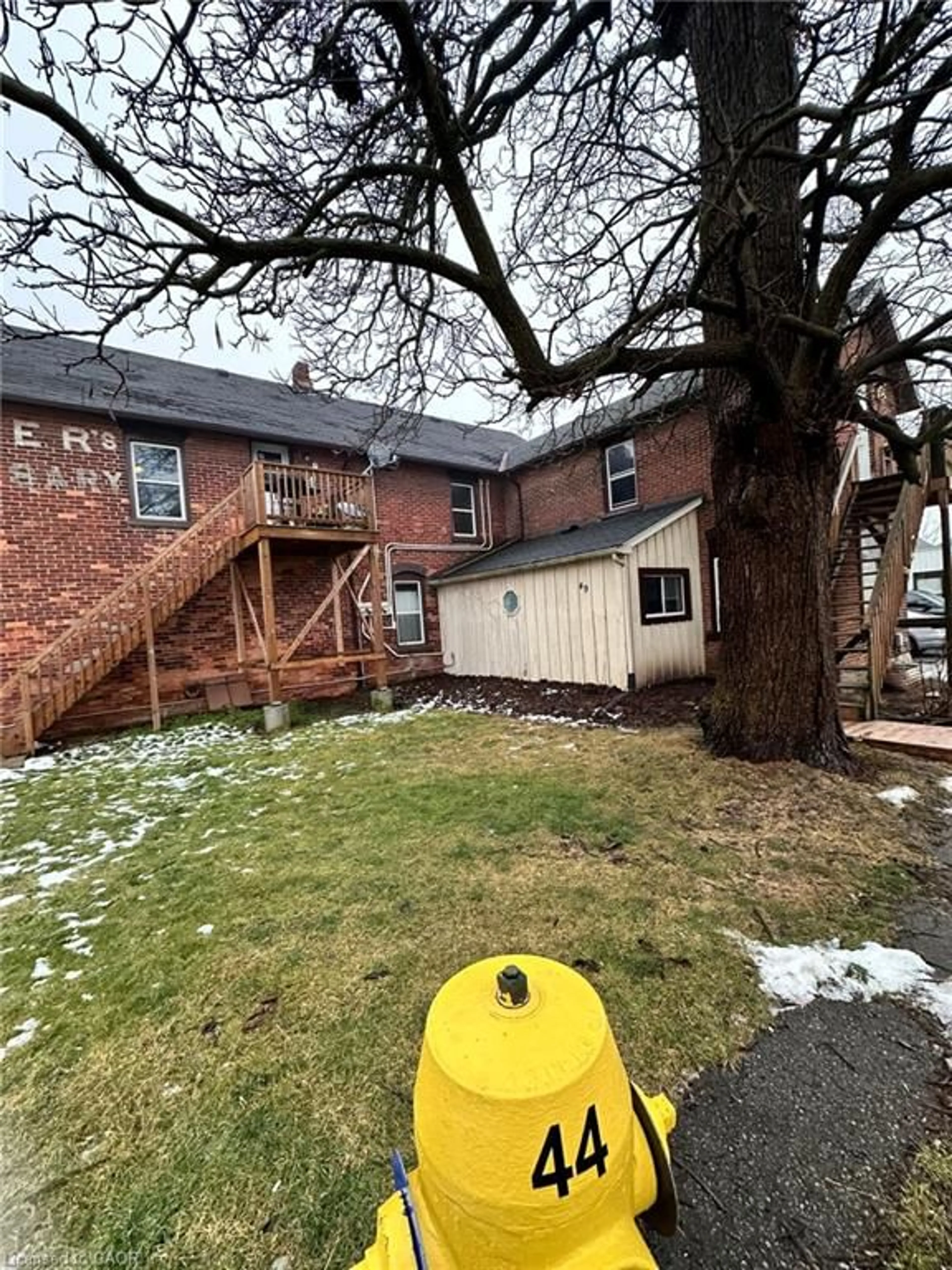 A pic from outside/outdoor area/front of a property/back of a property/a pic from drone, street for 49 King St, Hagersville Ontario N0A 1H0