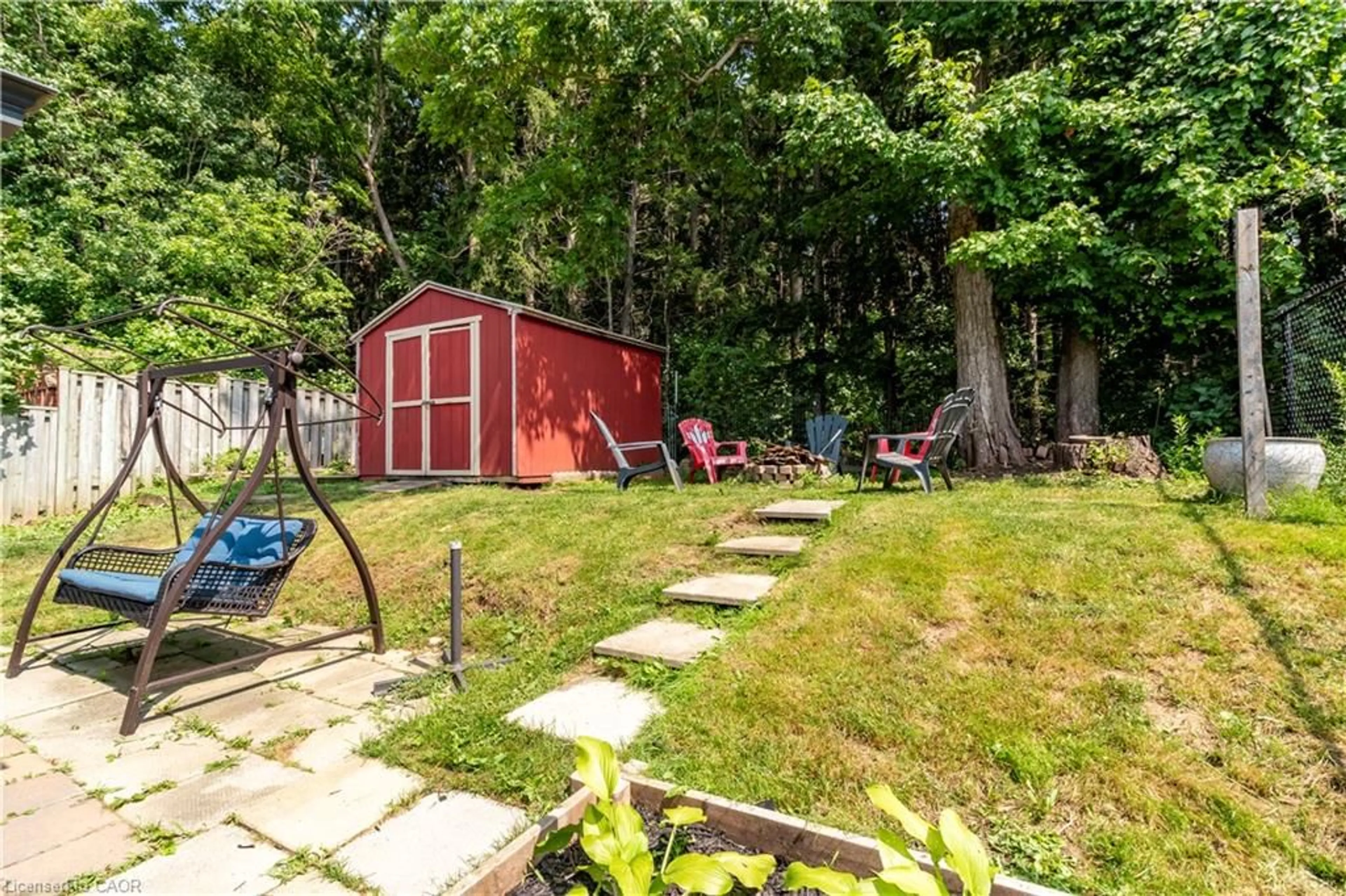 Shed for 140 Arrowhead Cres, Kitchener Ontario N2P 1B9