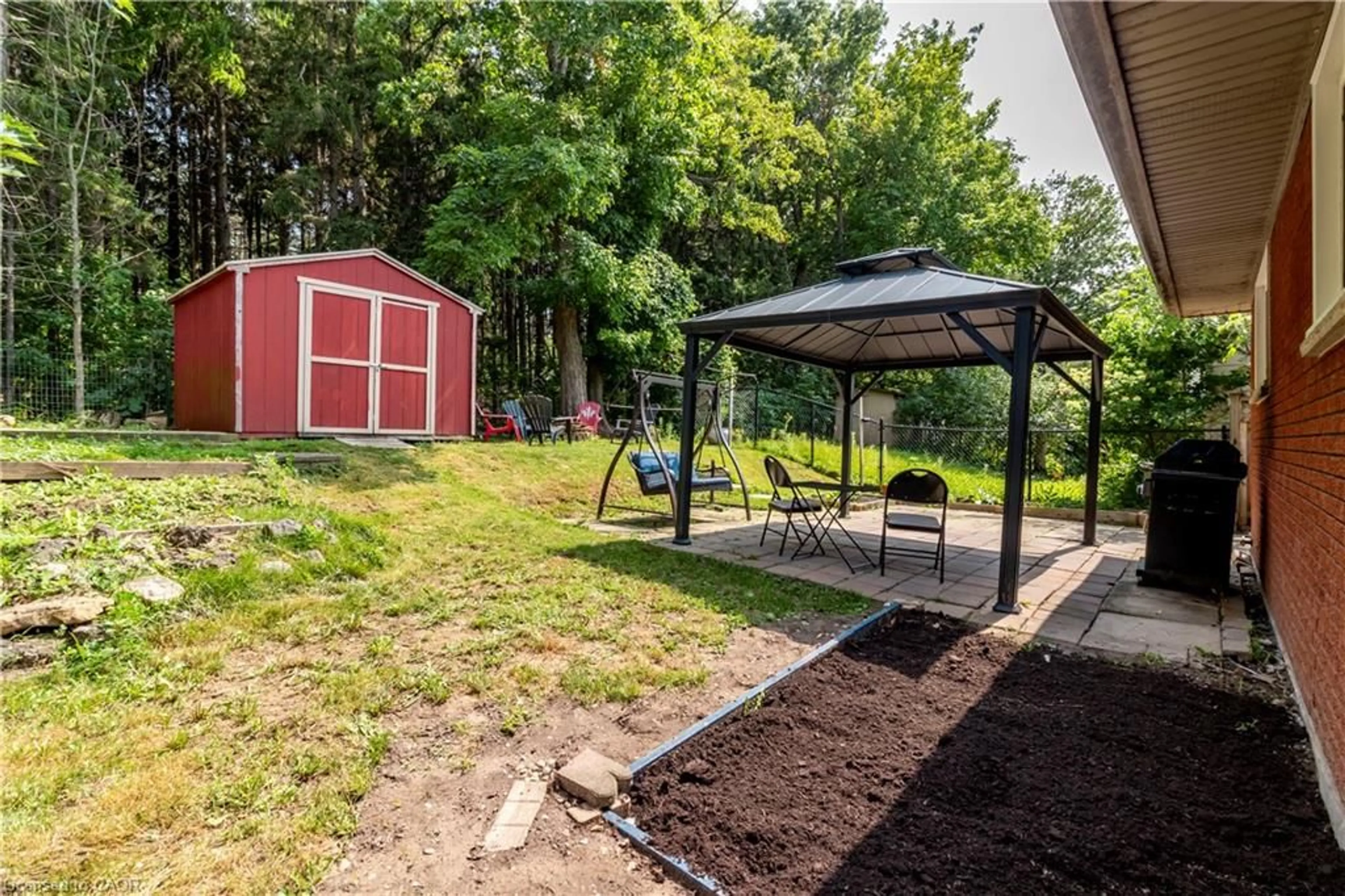 Shed for 140 Arrowhead Cres, Kitchener Ontario N2P 1B9