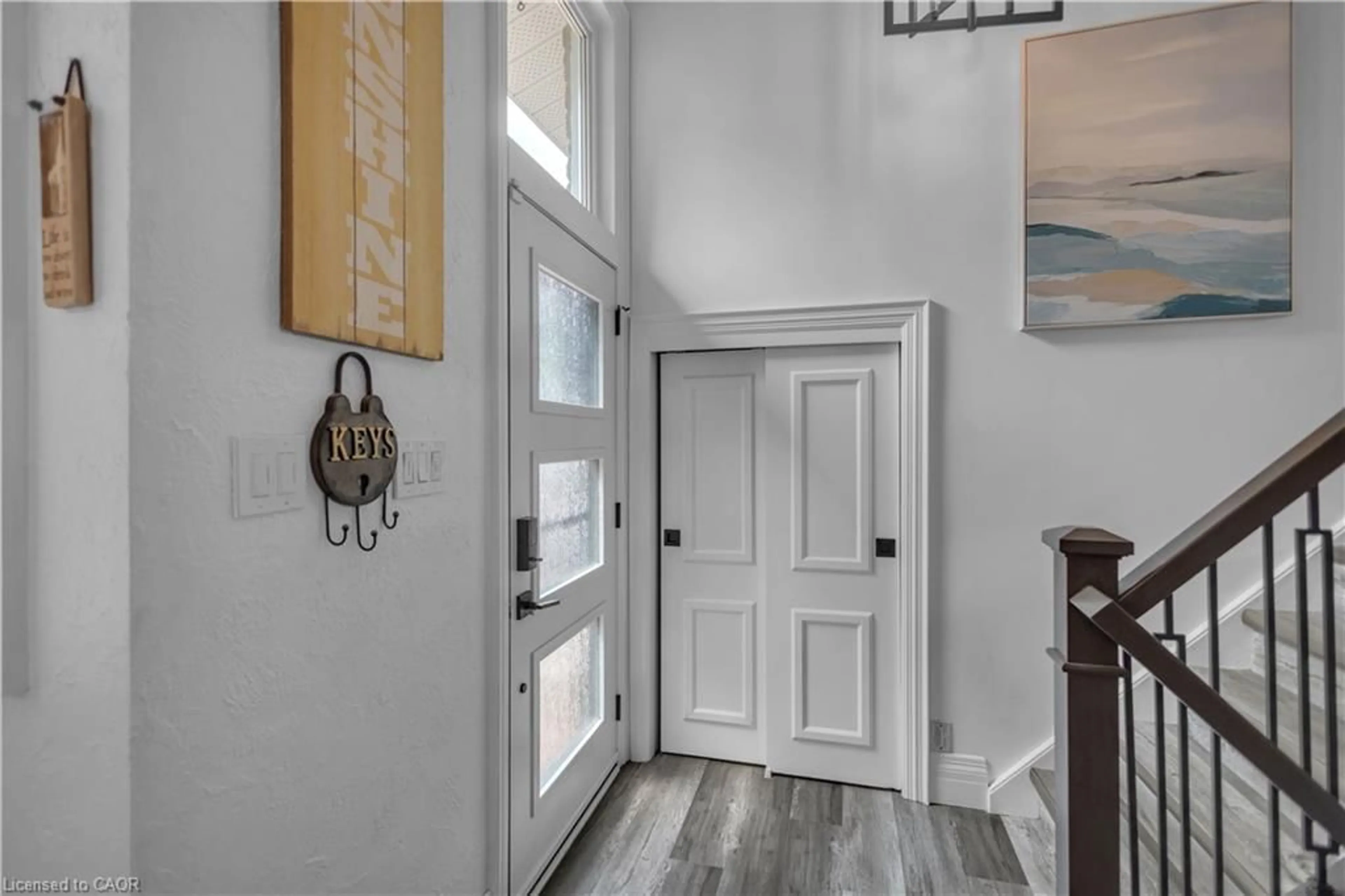 Indoor entryway for 112 Myers Rd, Cambridge Ontario N1R 2Z8