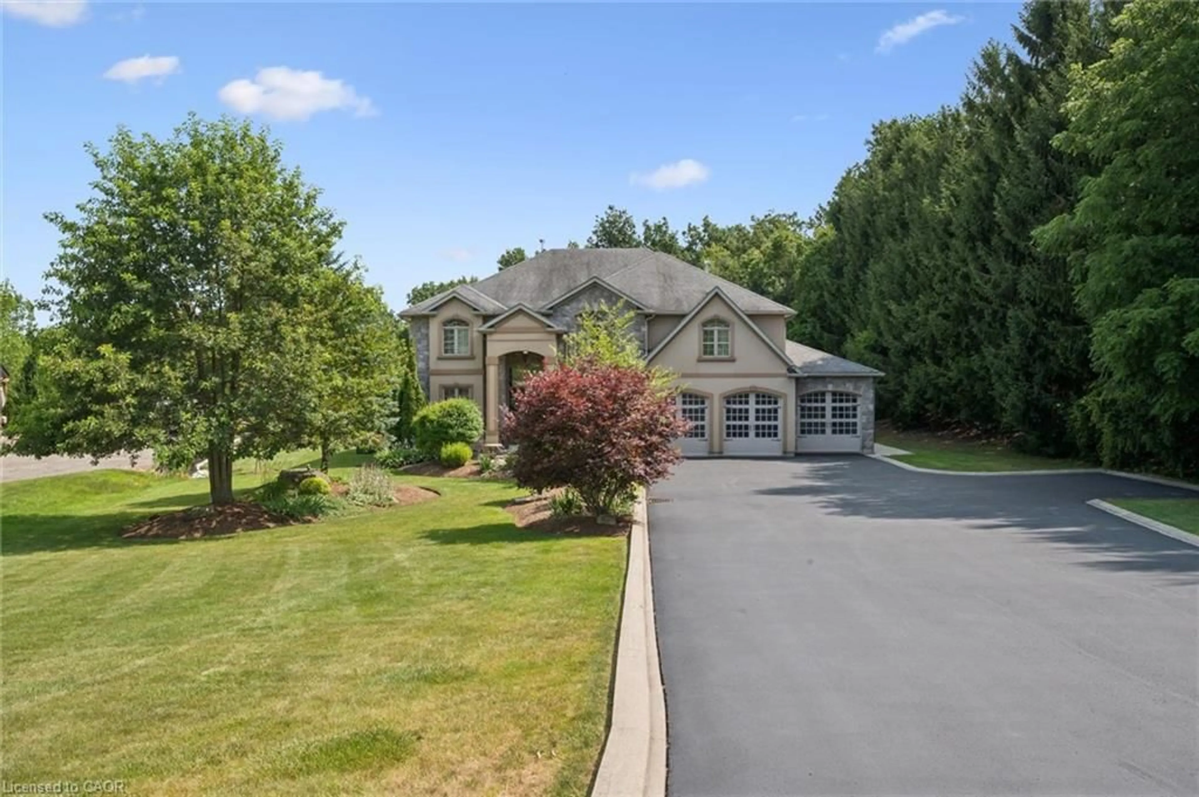 A pic from outside/outdoor area/front of a property/back of a property/a pic from drone, unknown for 332 Scenic Dr, St. George Ontario N0E 1N0