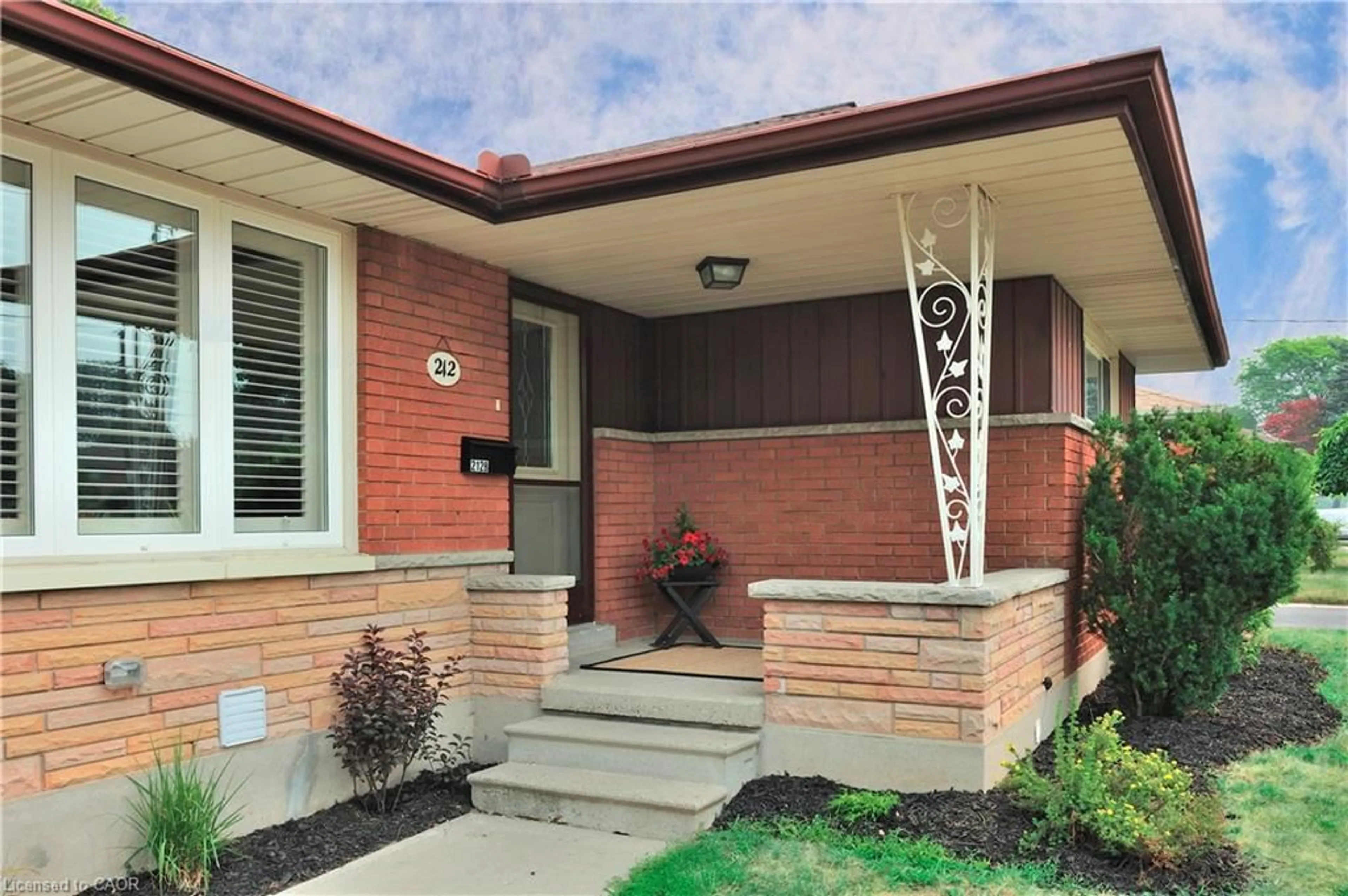 Home with brick exterior material, street for 212 Doon Rd, Kitchener Ontario N2G 3E2