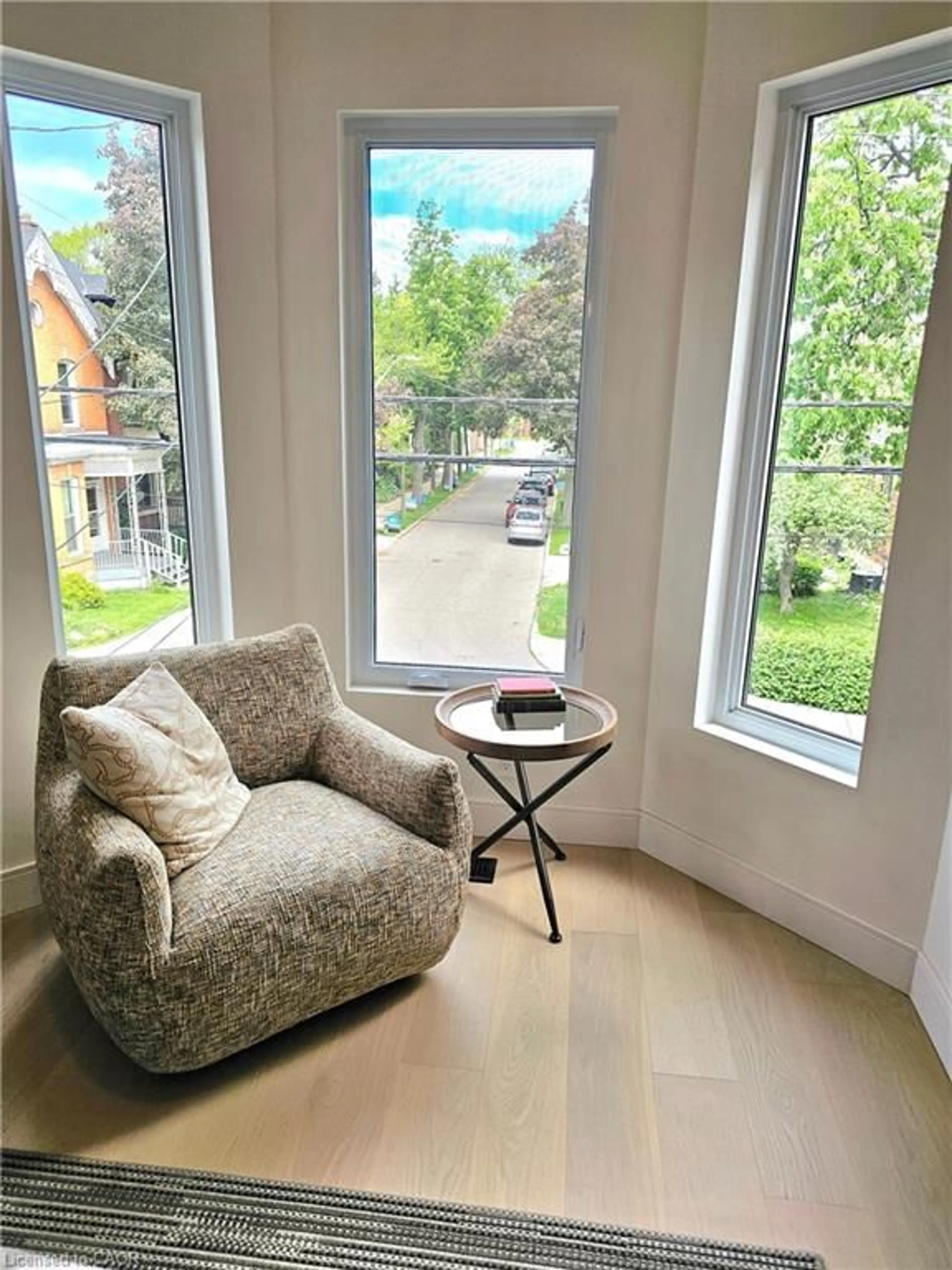 Living room with furniture, unknown for 18 Alanson St, Hamilton Ontario L8N 1W5