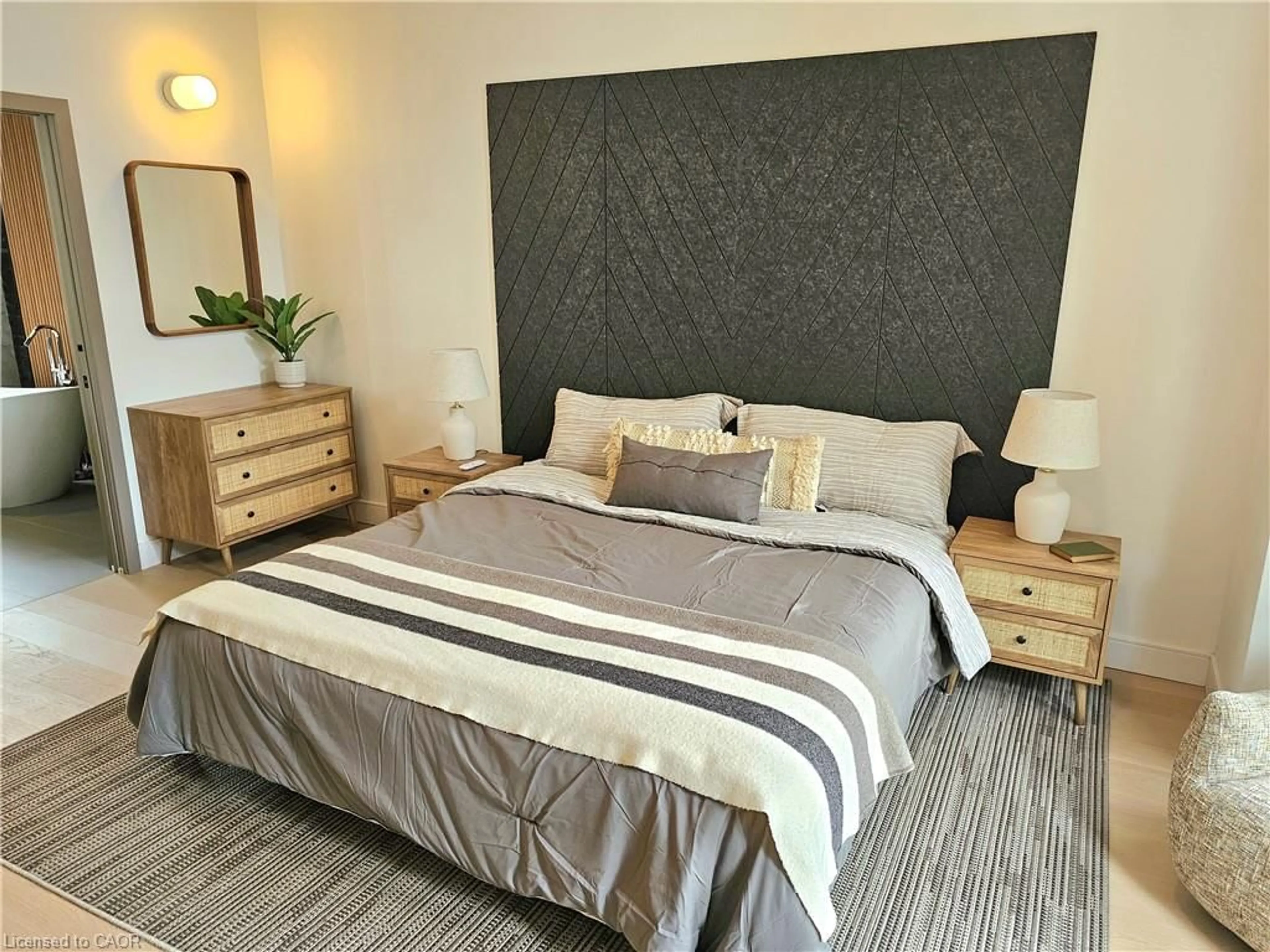 Bedroom with bed, unknown for 18 Alanson St, Hamilton Ontario L8N 1W5