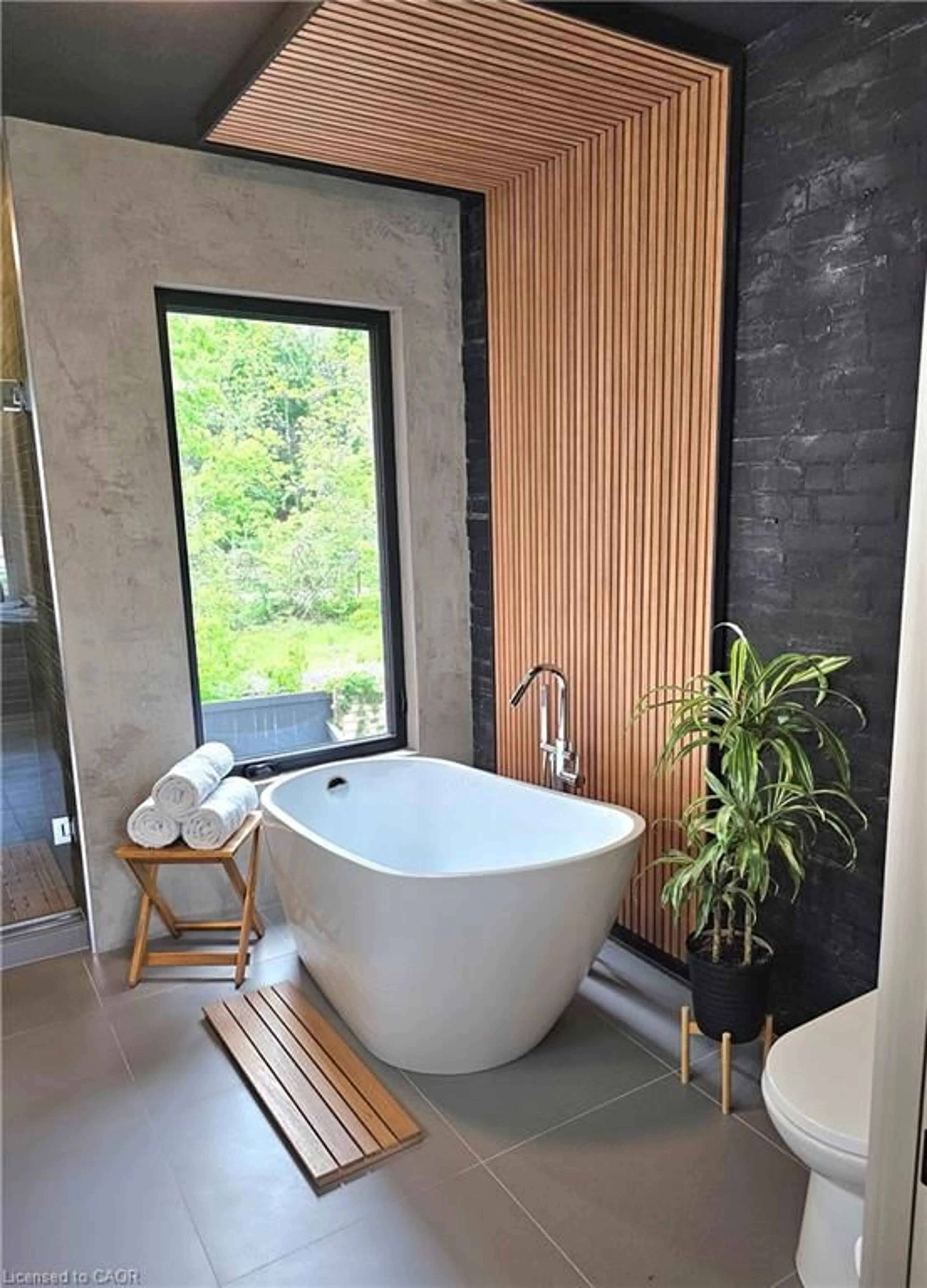 Contemporary bathroom, ceramic/tile floor for 18 Alanson St, Hamilton Ontario L8N 1W5