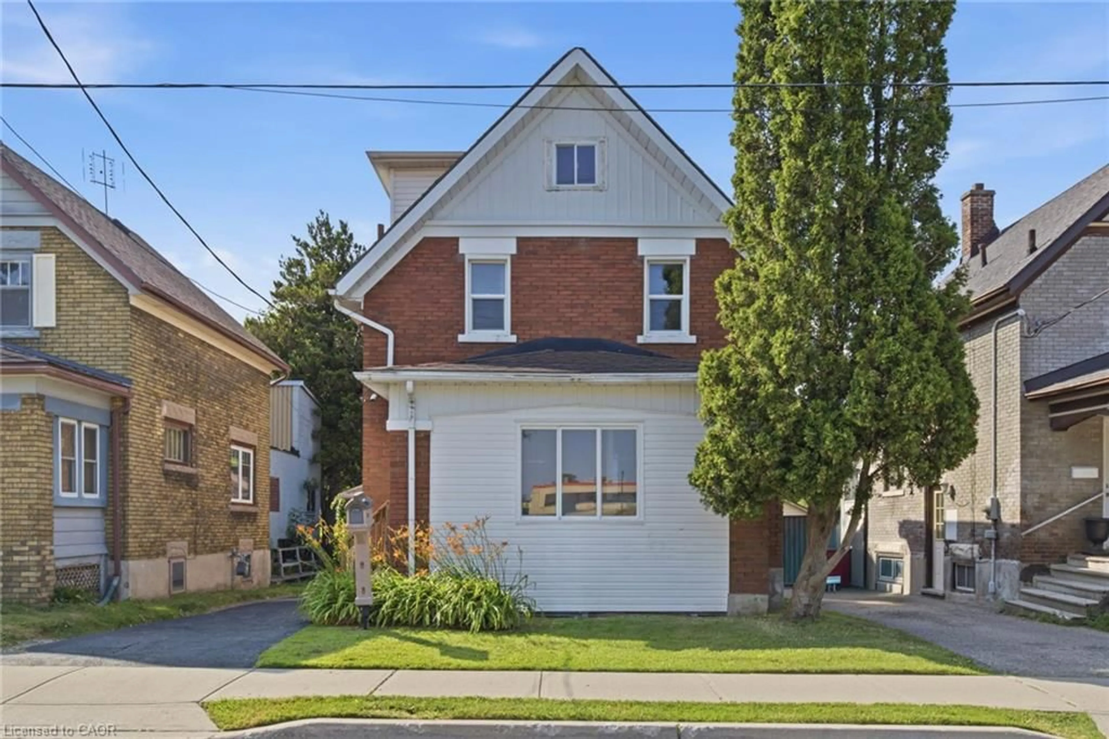 Home with brick exterior material, street for 281 Guelph St, Kitchener Ontario N2H 5W9