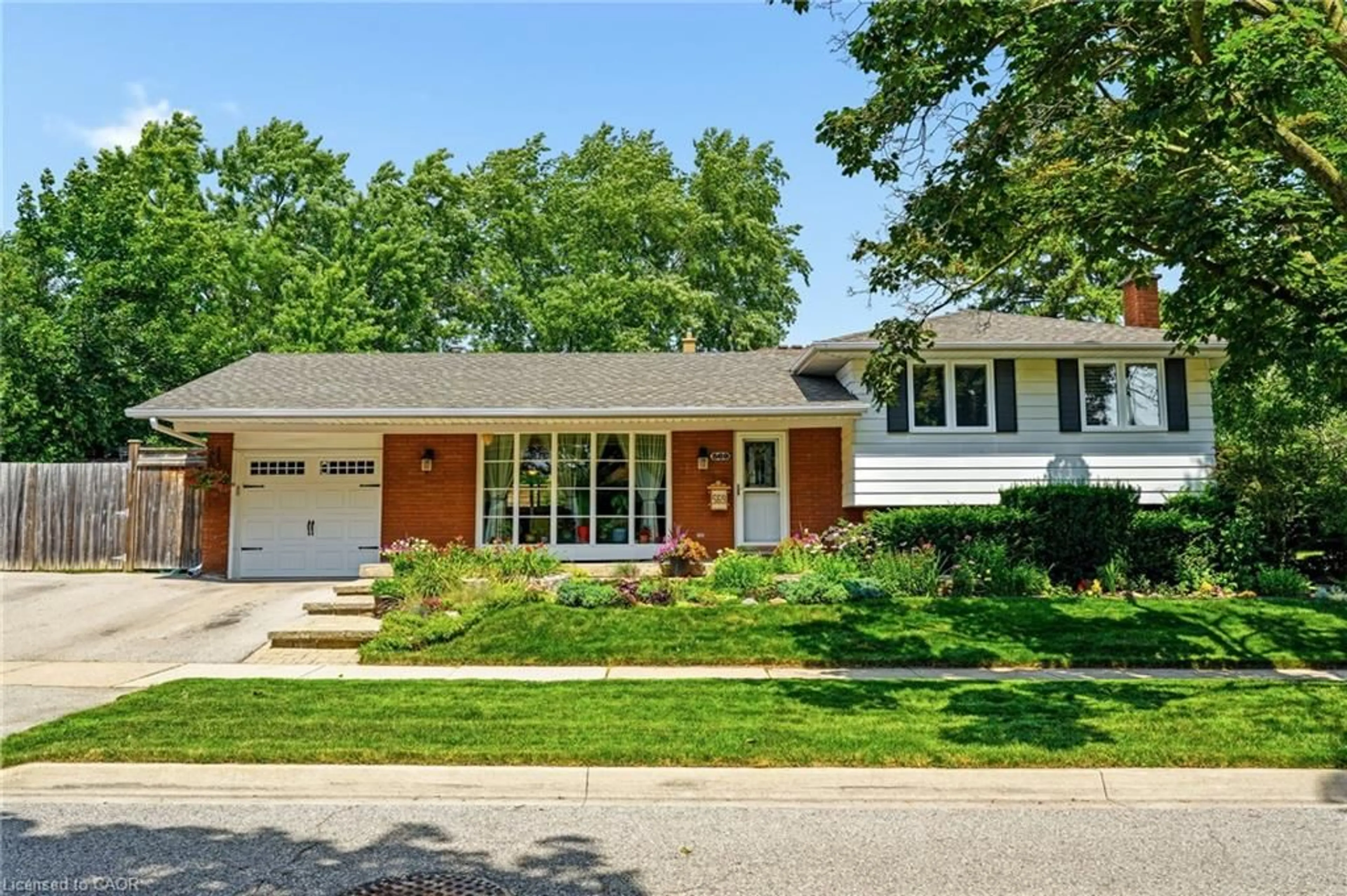Home with brick exterior material, street for 569 Parkside Cres, Burlington Ontario L7L 4H2
