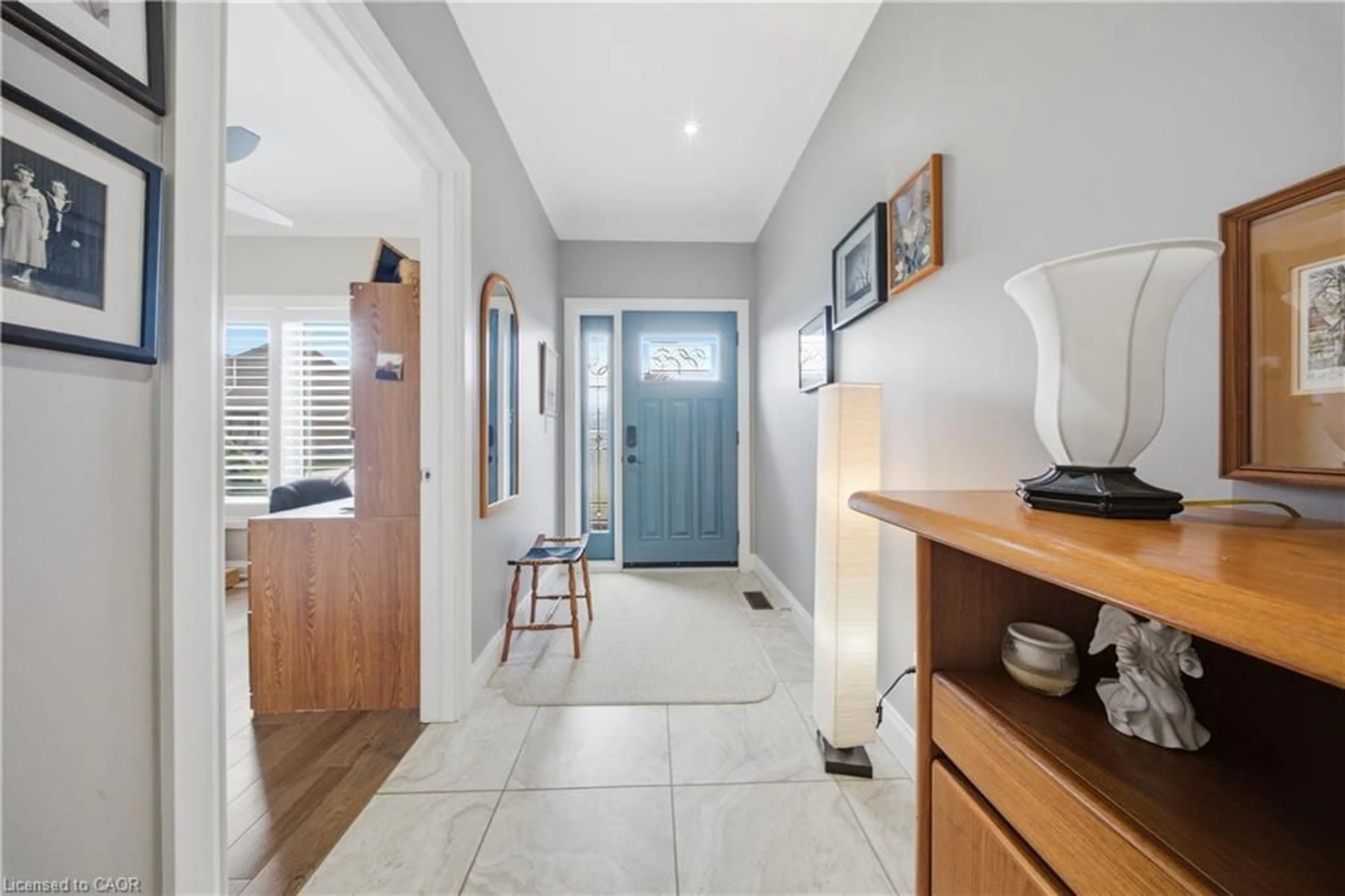 Indoor entryway for 80 St Michaels St, Delhi Ontario N4B 3C8