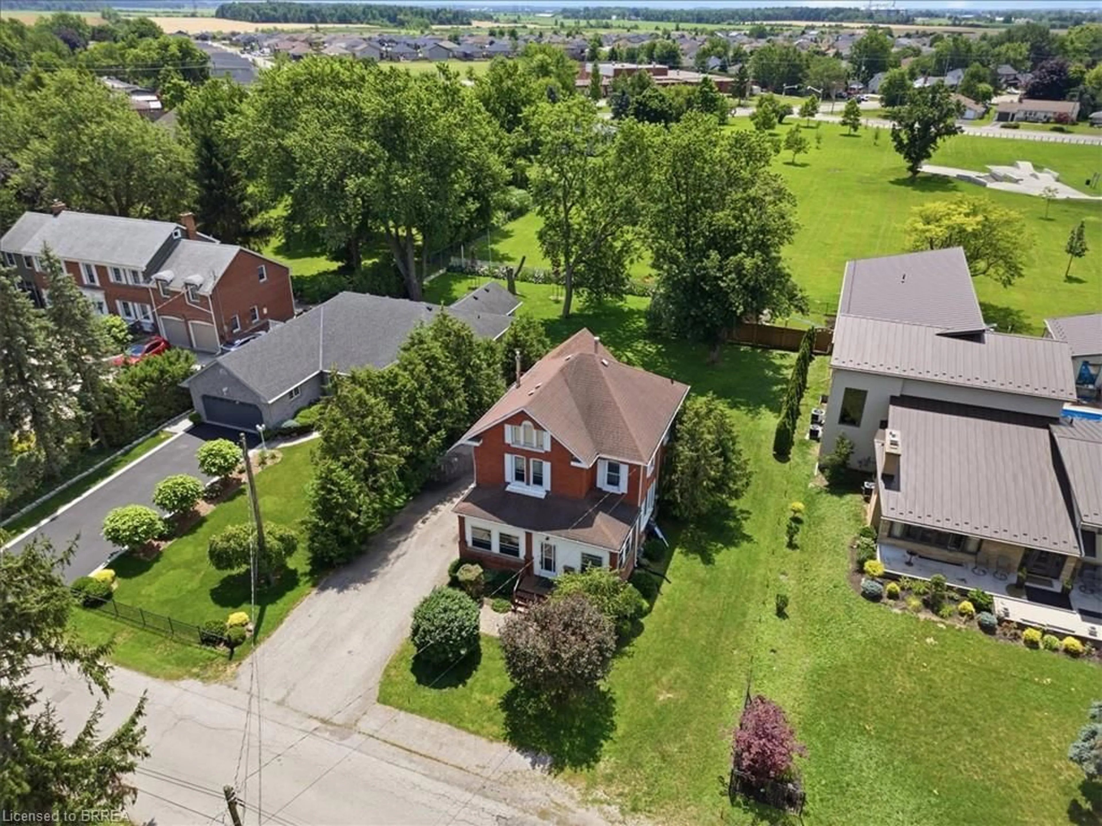 A pic from outside/outdoor area/front of a property/back of a property/a pic from drone, street for 26 Church St, Hagersville Ontario N0A 1H0