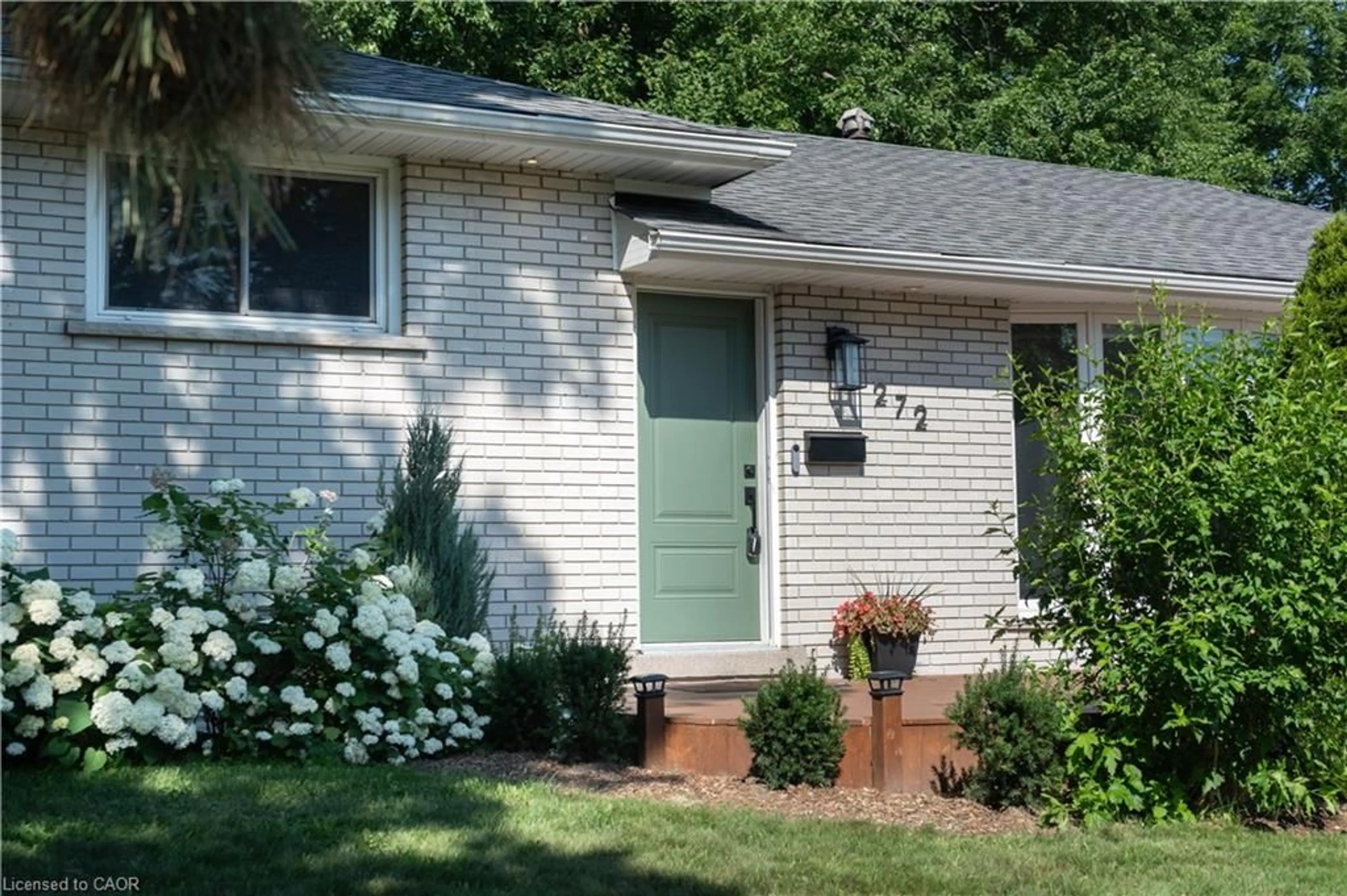 Home with vinyl exterior material, street for 272 Alma Lane, Ancaster Ontario L9G 2T5