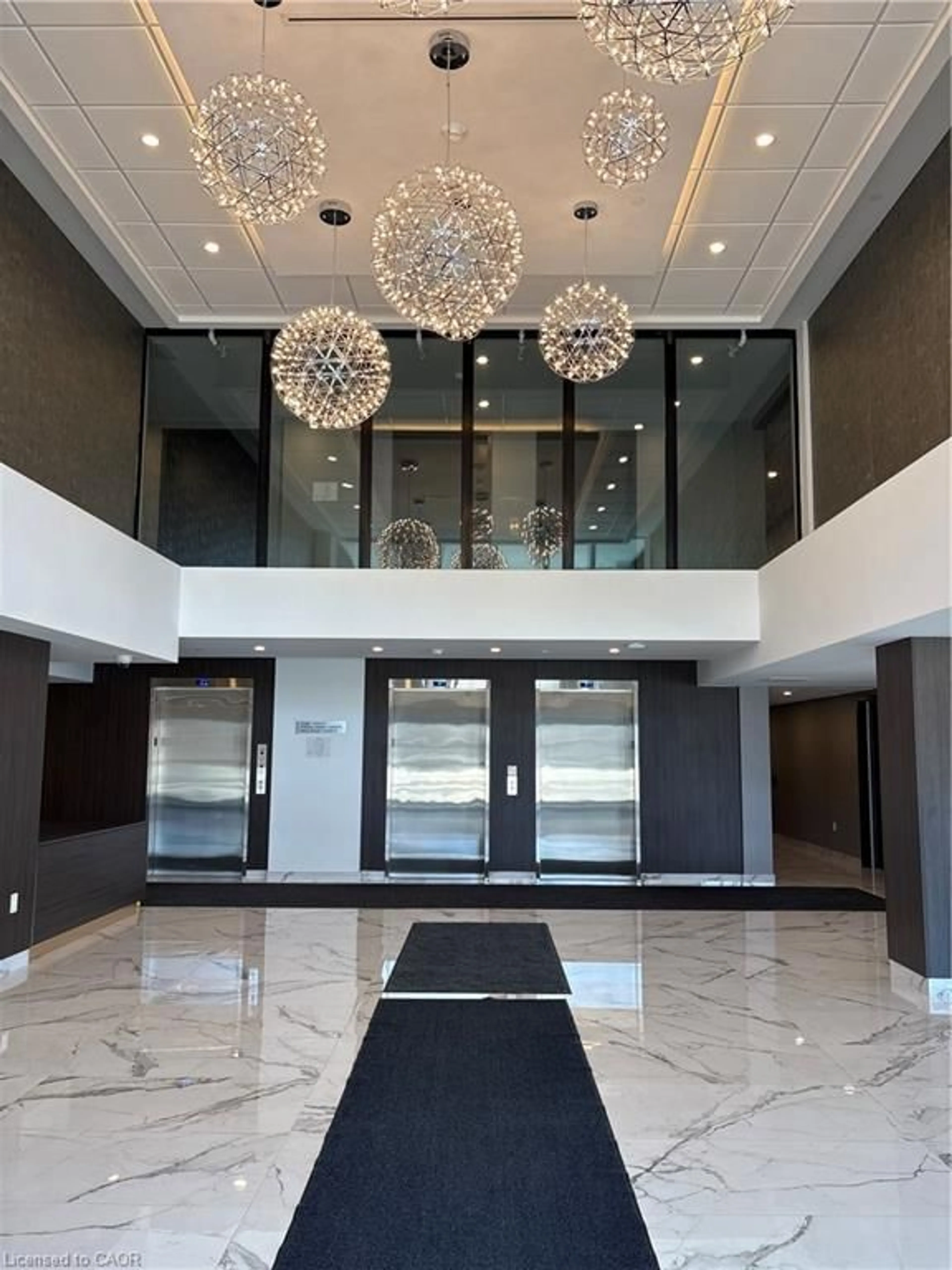 Indoor foyer for 575 Conklin Rd #908, Brantford Ontario N3T 0Y2