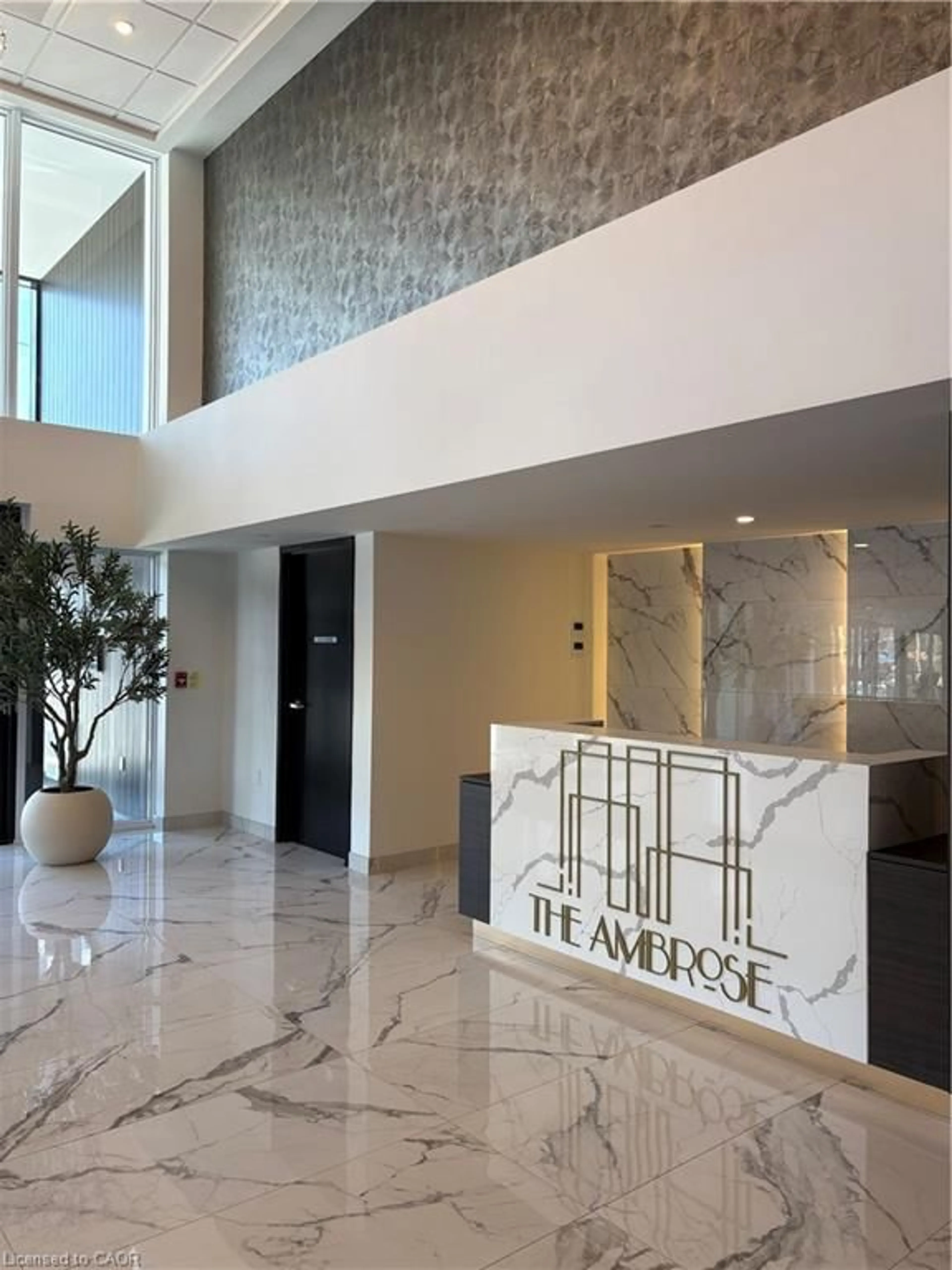 Indoor foyer for 575 Conklin Rd #908, Brantford Ontario N3T 0Y2