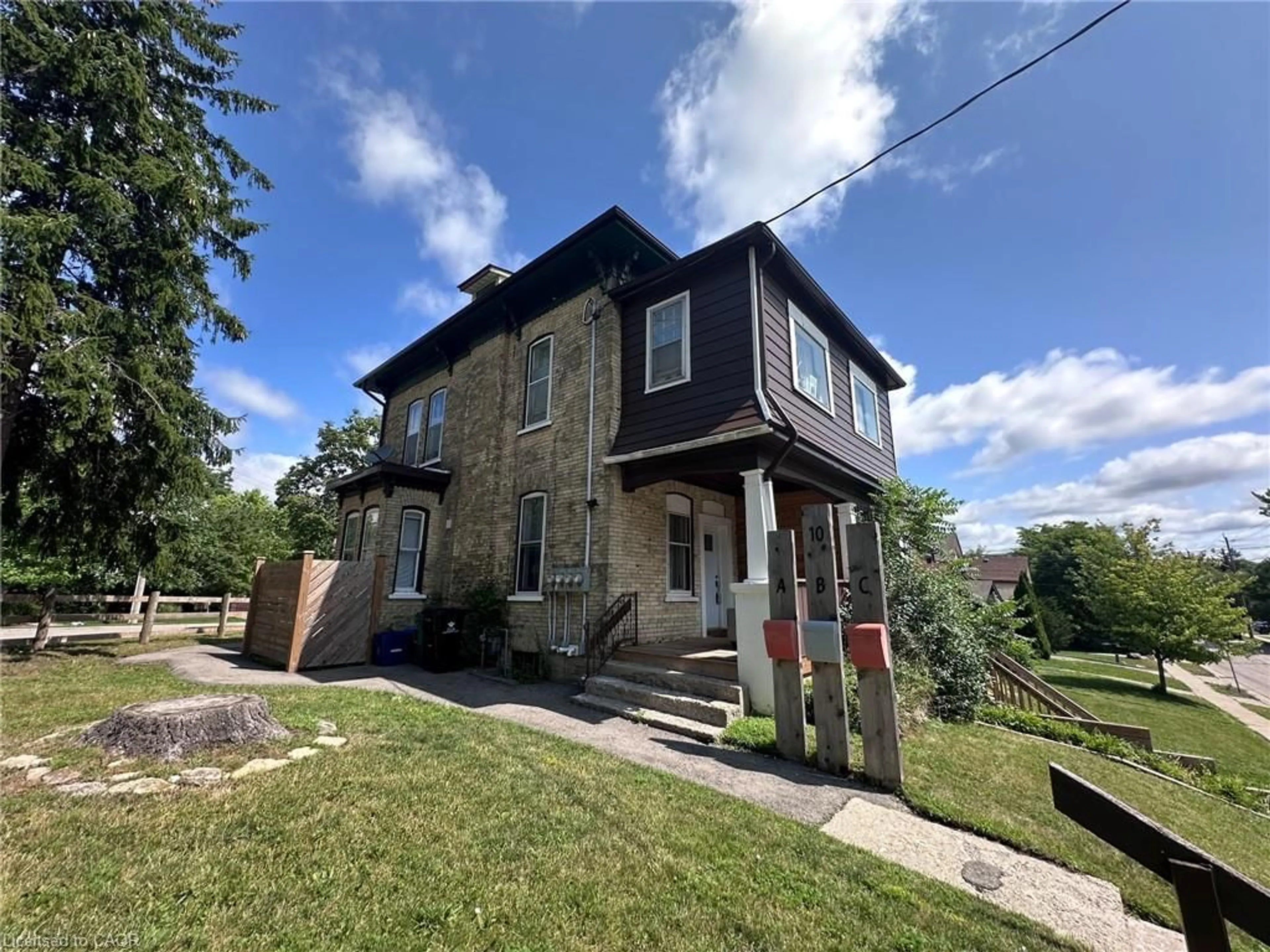 Home with brick exterior material, building for 10 Shanley St, Kitchener Ontario N2H 5N8