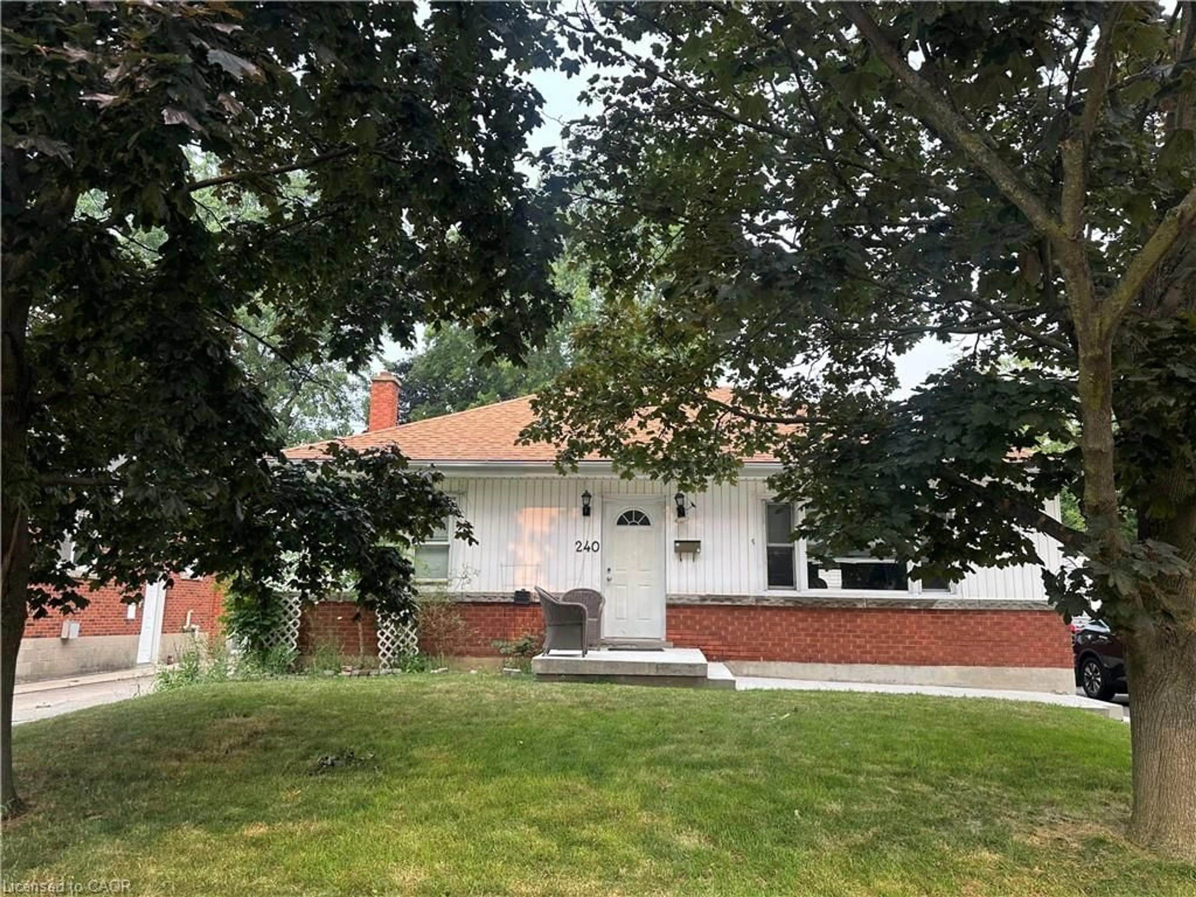 A pic from outside/outdoor area/front of a property/back of a property/a pic from drone, street for 240 West 2nd St, Hamilton Ontario L9C 3G5