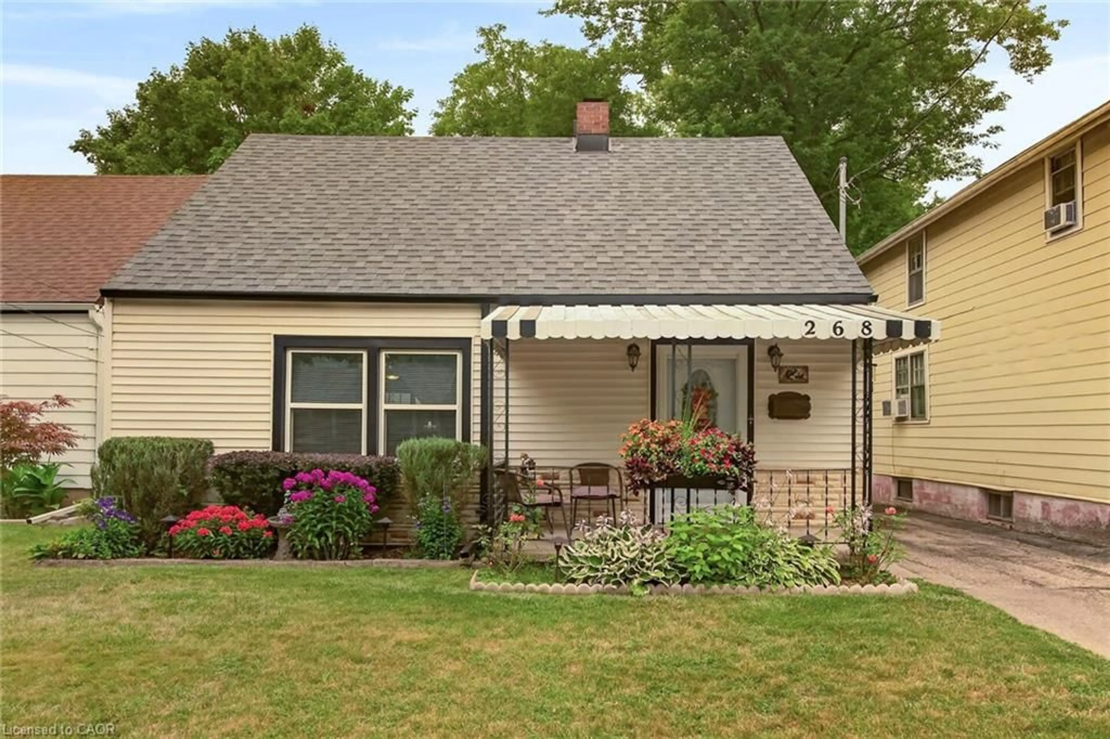Home with vinyl exterior material, street for 268 Grey St, Brantford Ontario N3S 4W8