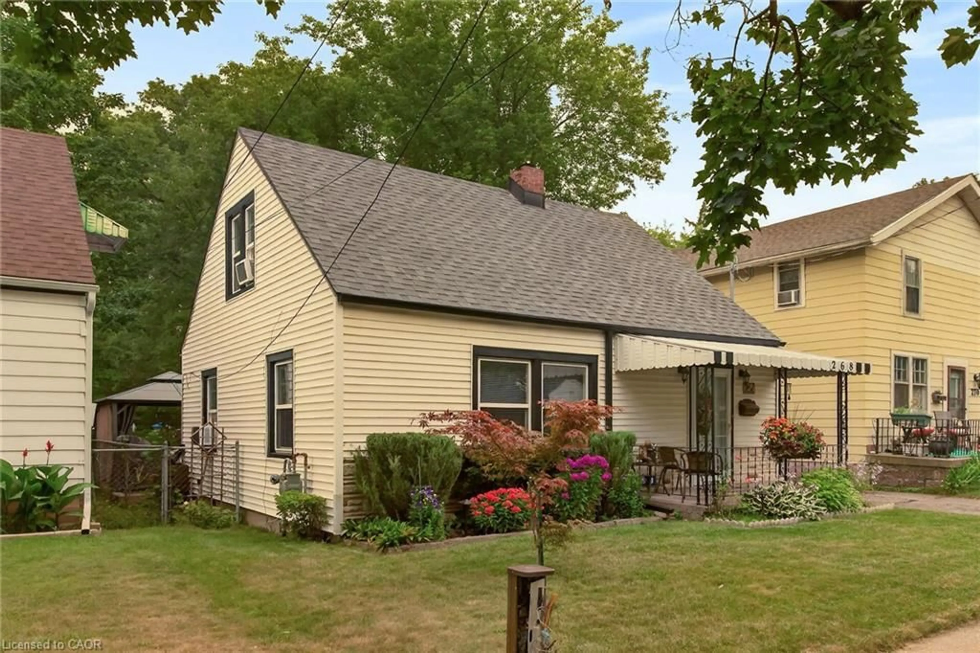 Home with vinyl exterior material, street for 268 Grey St, Brantford Ontario N3S 4W8