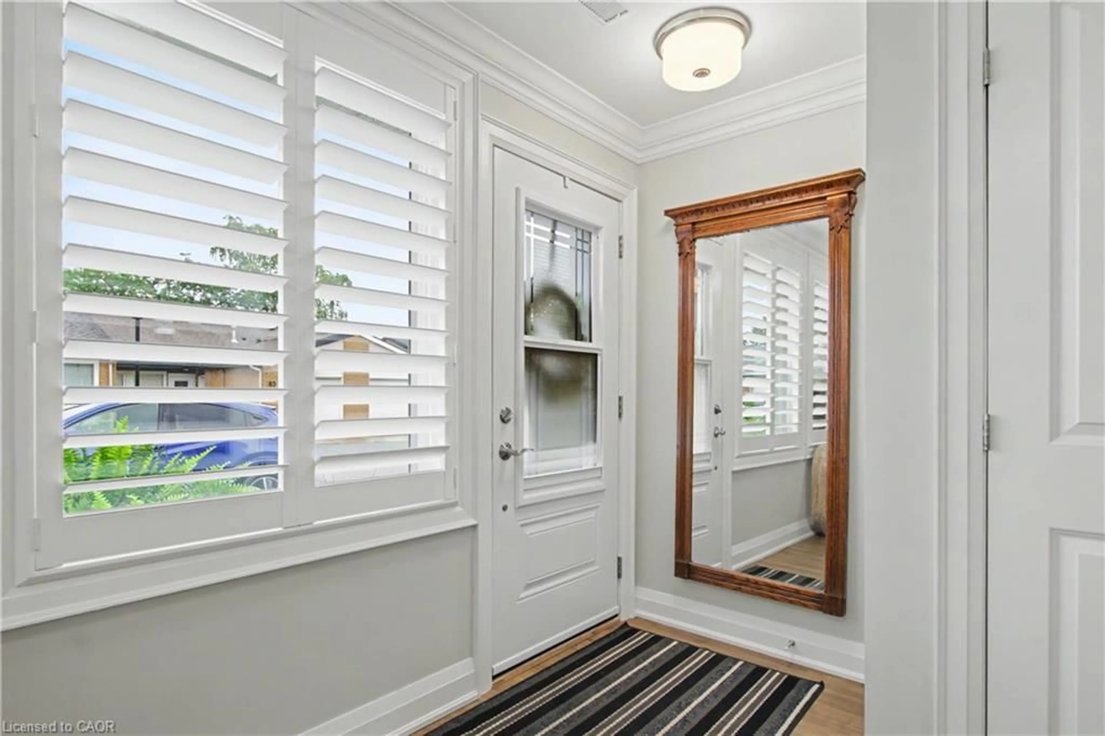 Indoor entryway for 82 Szollosy Cir, Hamilton Ontario L9B 1T8