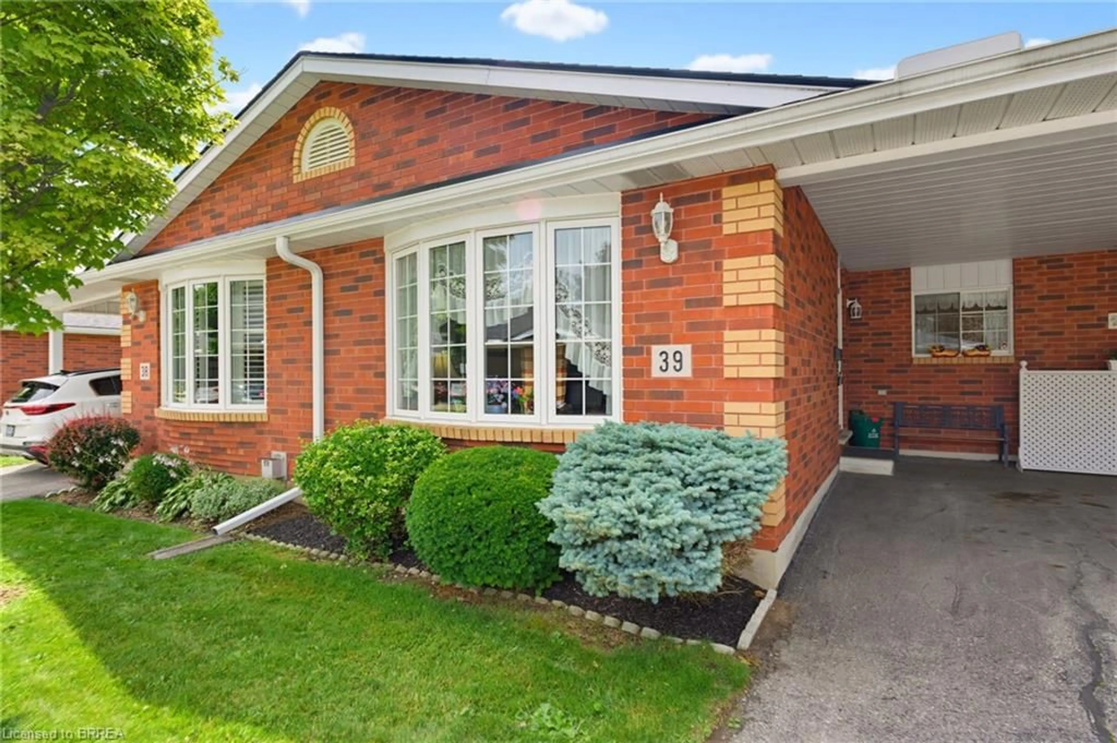 Home with brick exterior material, street for 570 West St #39, Brantford Ontario N3R 7Y7