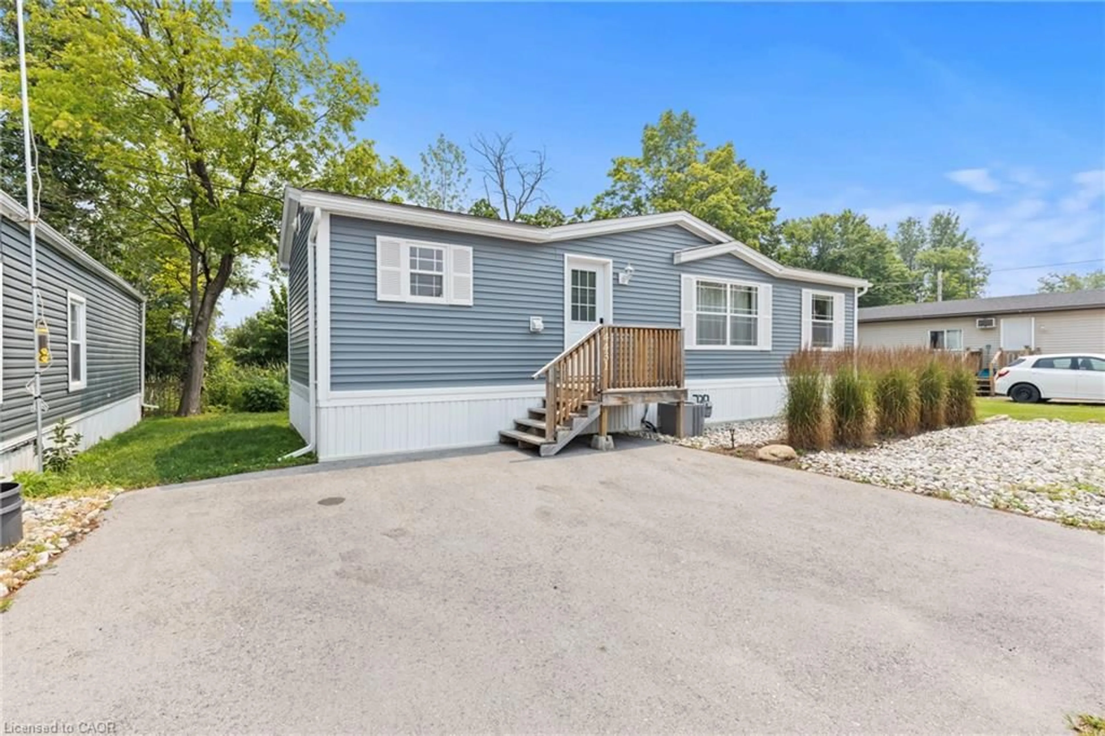 Home with vinyl exterior material, street for 4431 Timothy Lane, Beamsville Ontario L3J 0W1