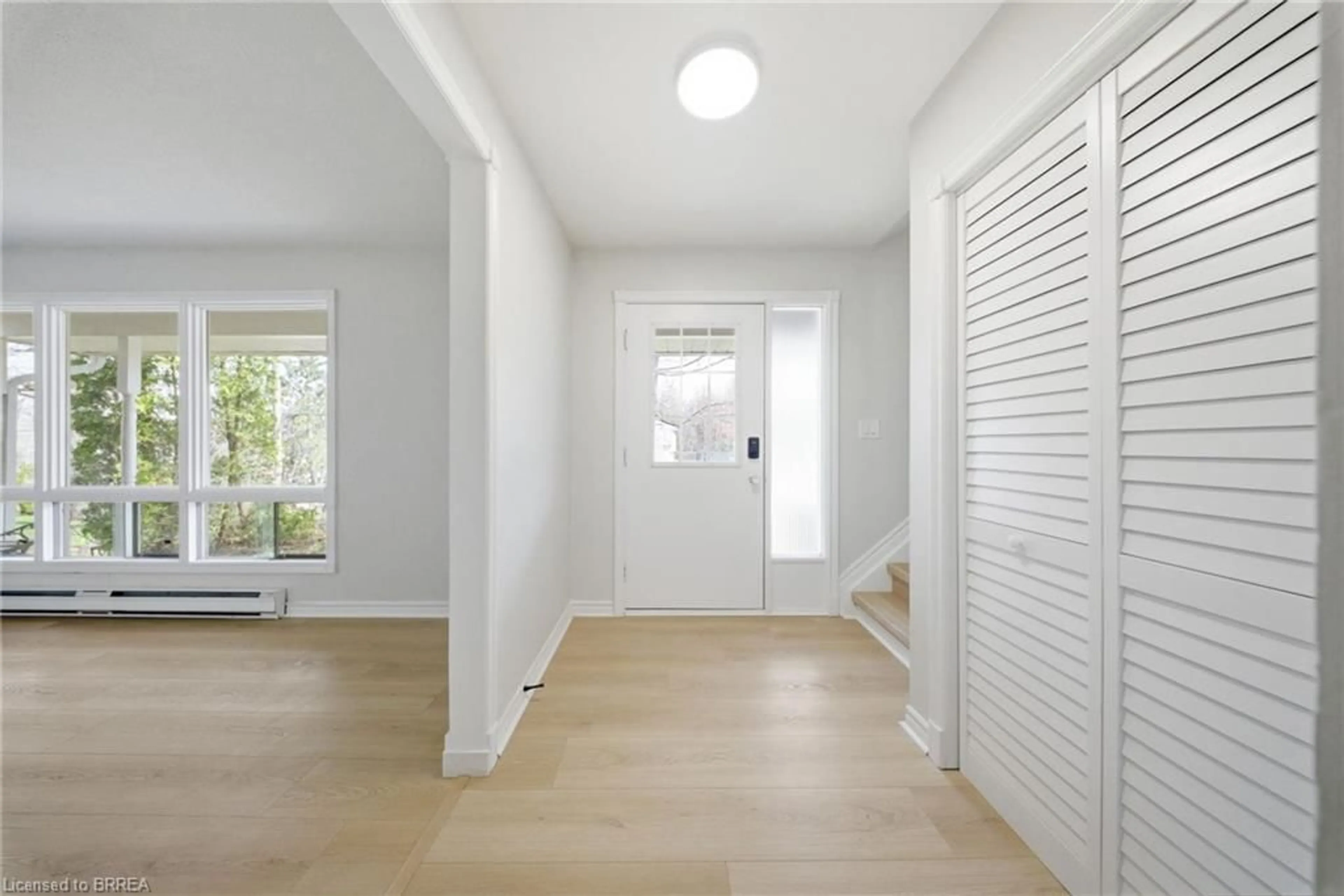 Indoor entryway for 1025 Aberdeen St, Bala Ontario P0C 1A0