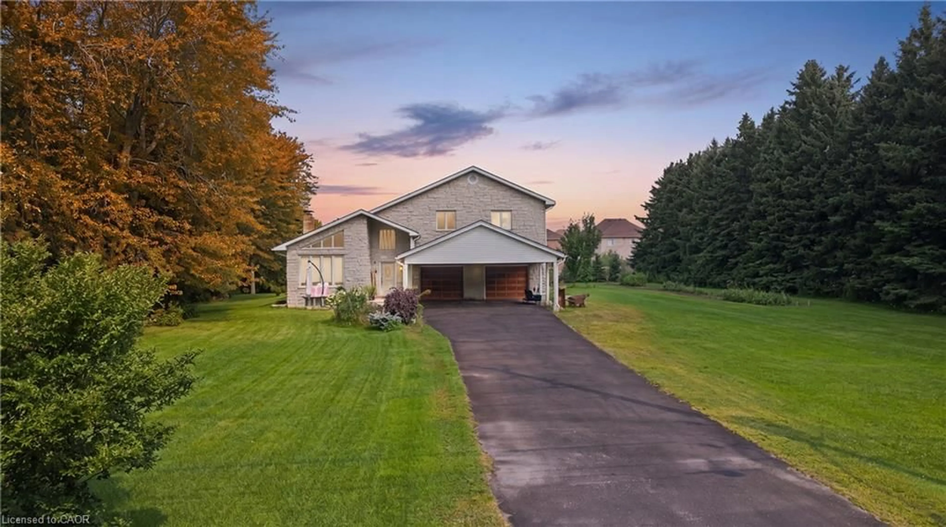 A pic from outside/outdoor area/front of a property/back of a property/a pic from drone, unknown for 104 Sideroad 18, Fergus Ontario N1M 2W3