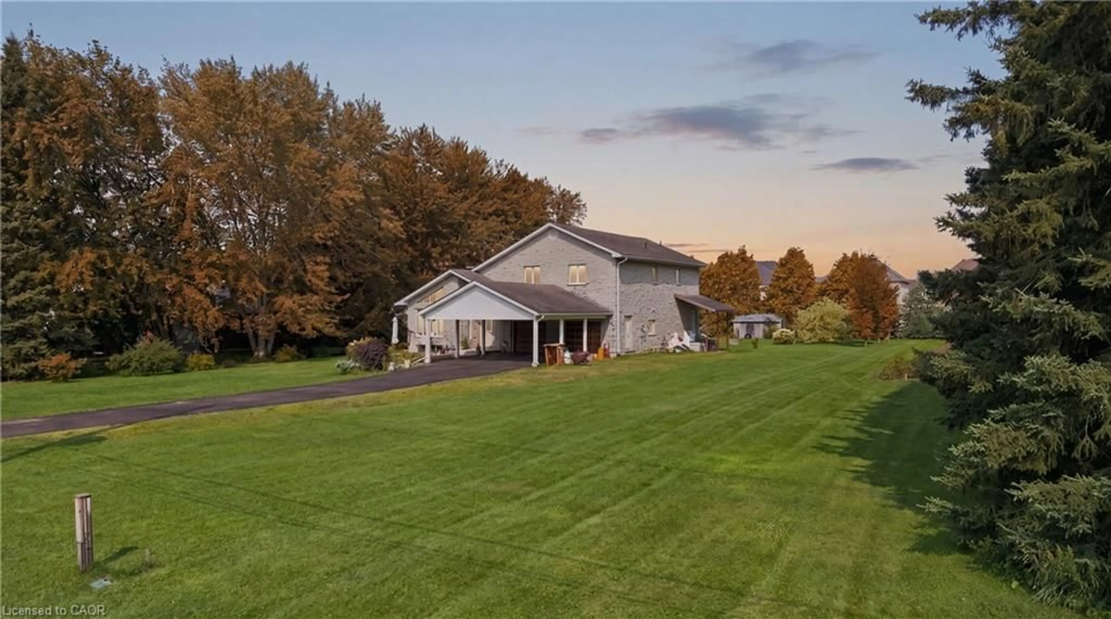 A pic from outside/outdoor area/front of a property/back of a property/a pic from drone, unknown for 104 Sideroad 18, Fergus Ontario N1M 2W3