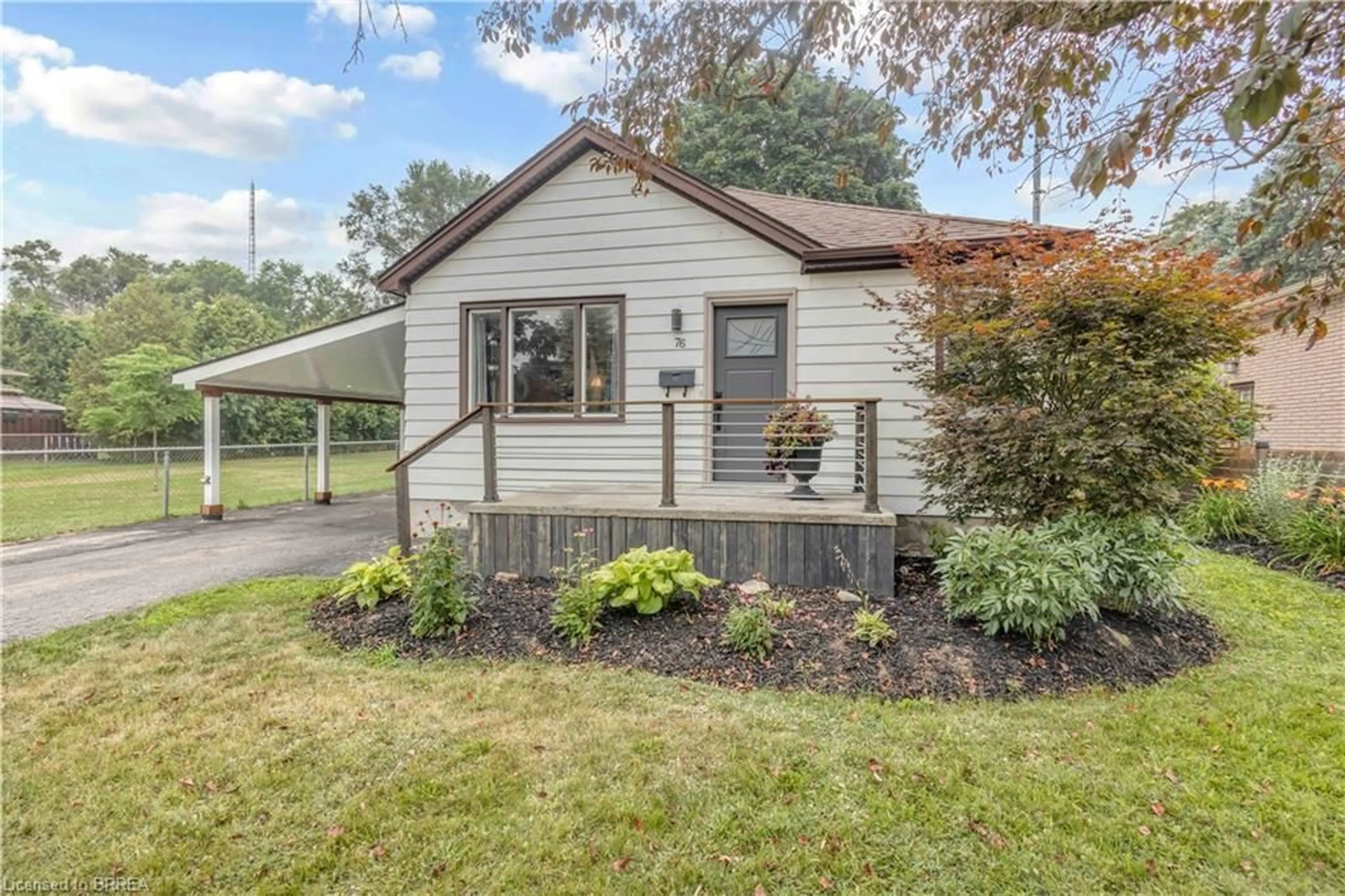 Home with vinyl exterior material, street for 76 Wood St, Brantford Ontario N3R 2L2