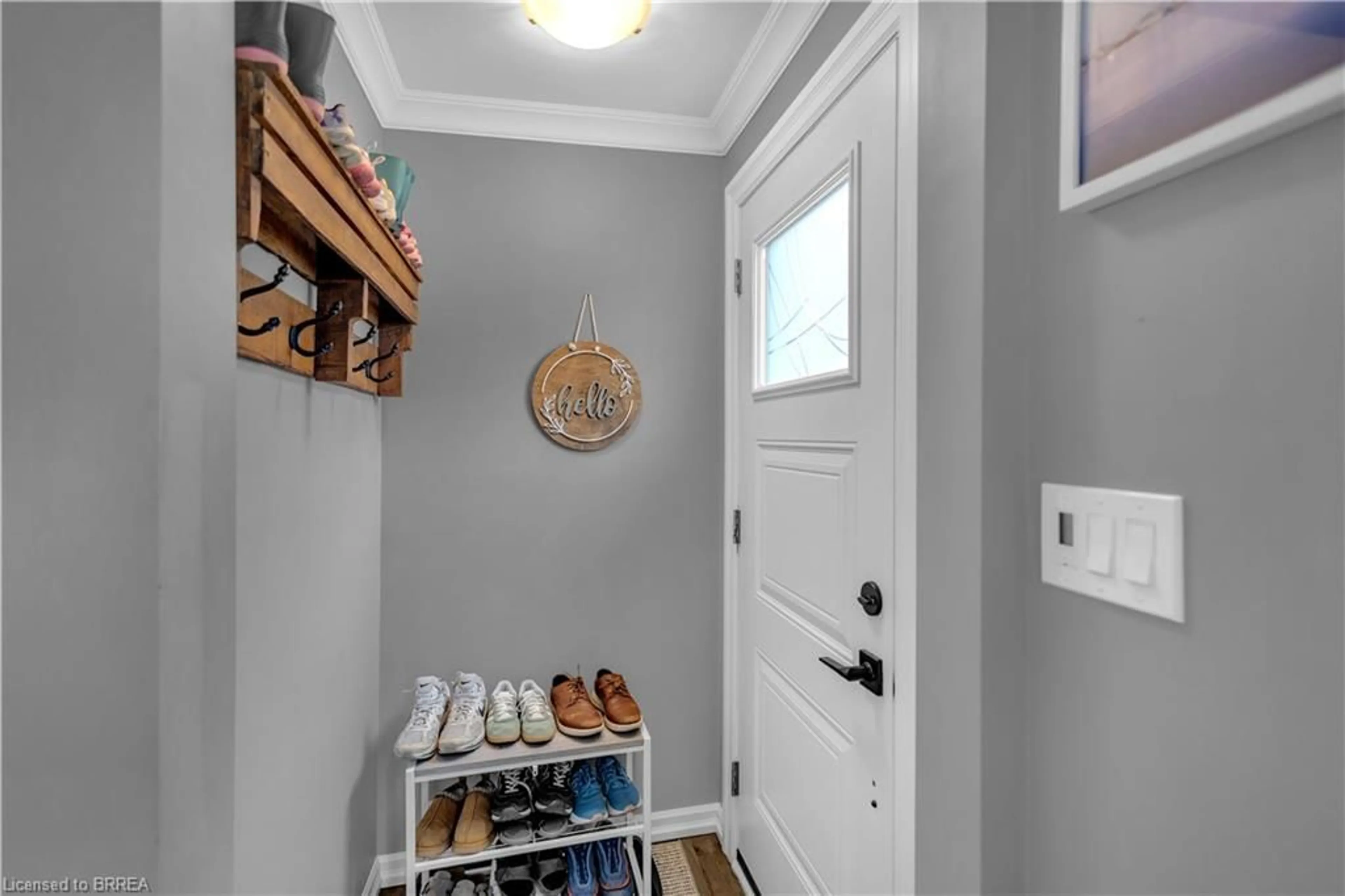 Indoor entryway for 76 Wood St, Brantford Ontario N3R 2L2