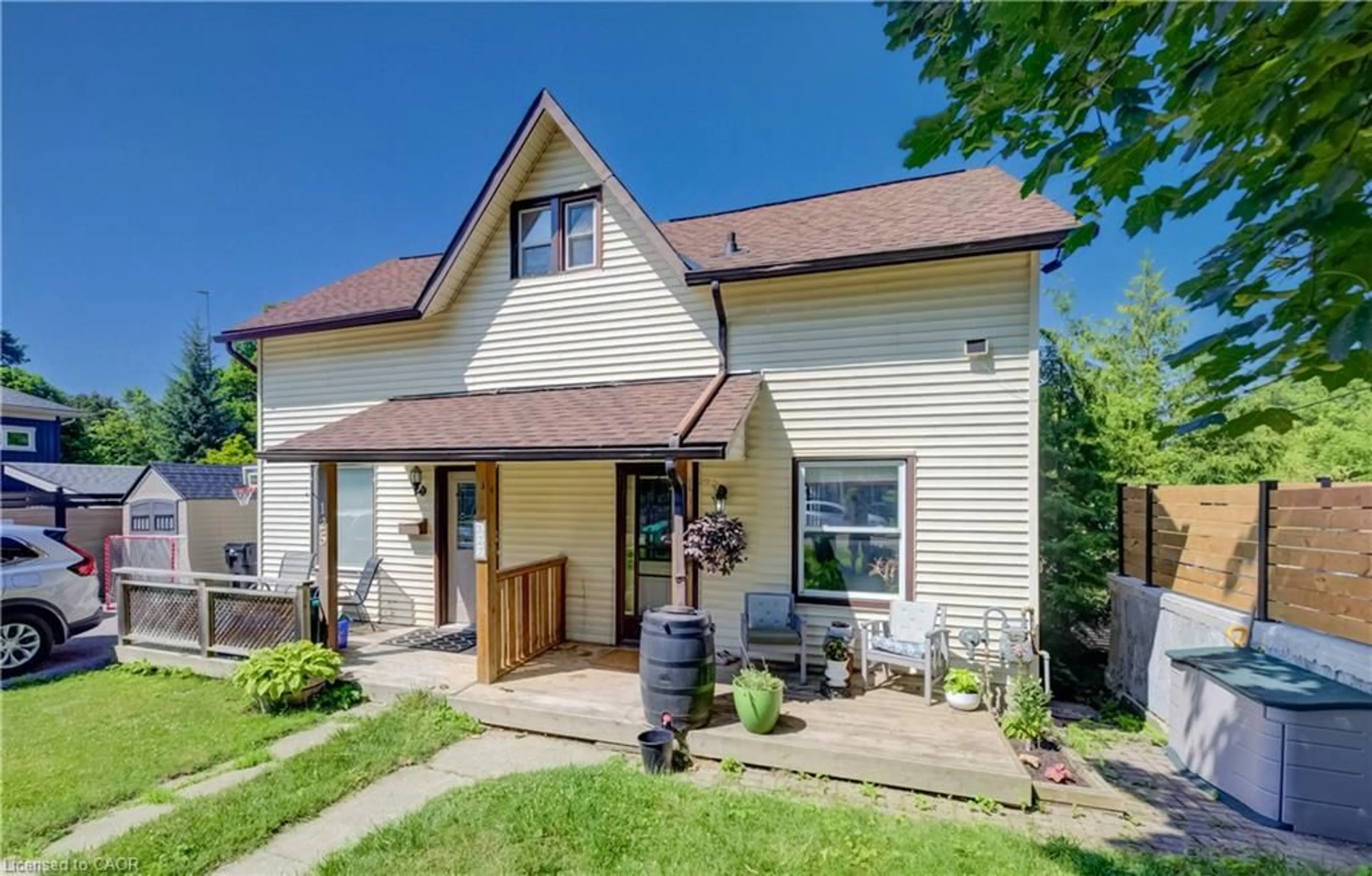 Home with vinyl exterior material, street for 127 Henderson St, Cambridge Ontario N3C 2G3