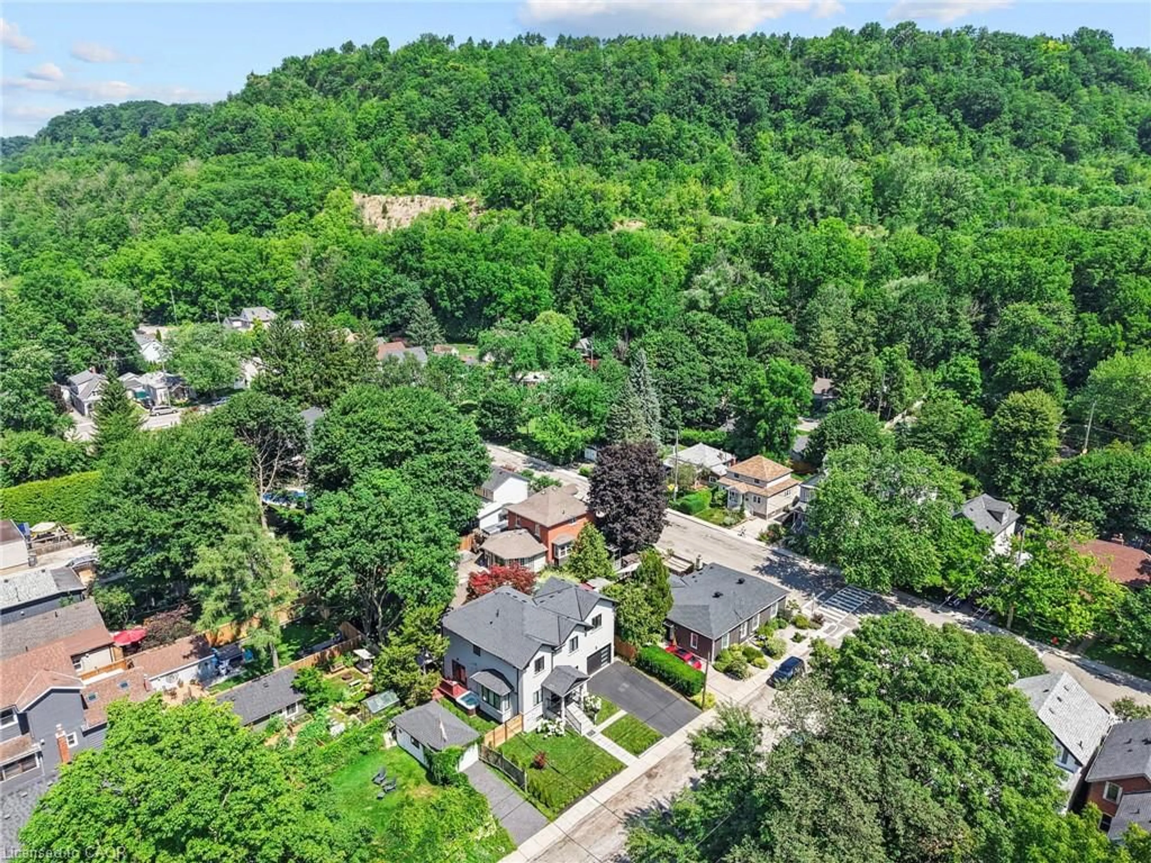 A pic from outside/outdoor area/front of a property/back of a property/a pic from drone, unknown for 24 Peel St, Hamilton Ontario L9H 2Z9
