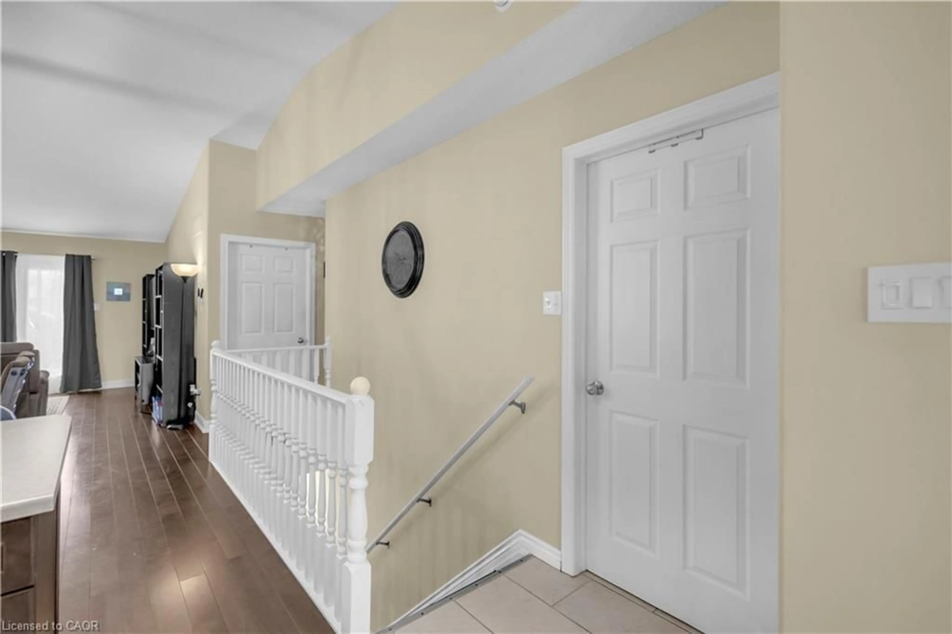 Indoor entryway for 561 Grey St, Brantford Ontario N3S 0C3