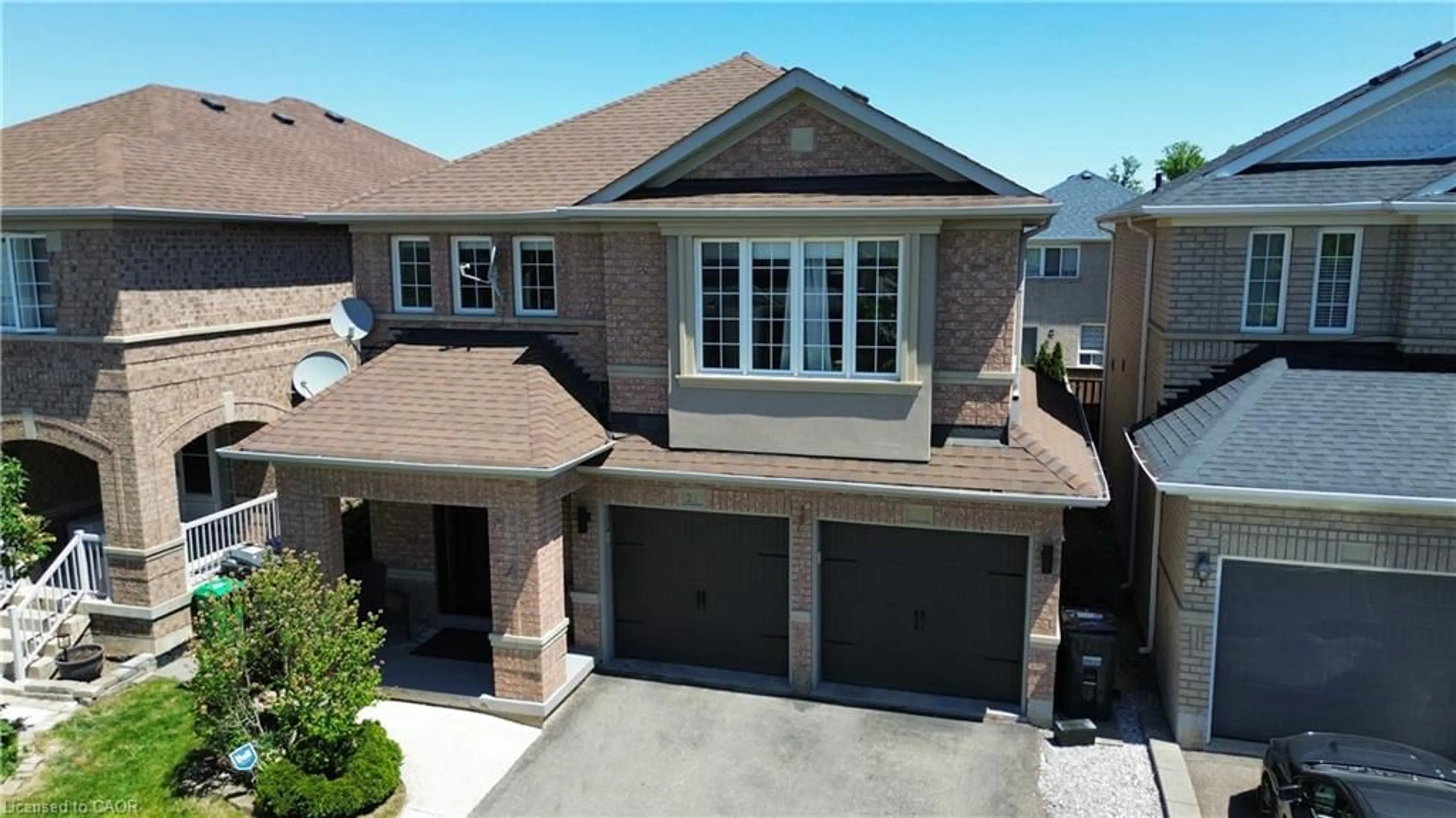 A pic from outside/outdoor area/front of a property/back of a property/a pic from drone, street for 21 Trudelle Cres, Brampton Ontario L7A 2Z1