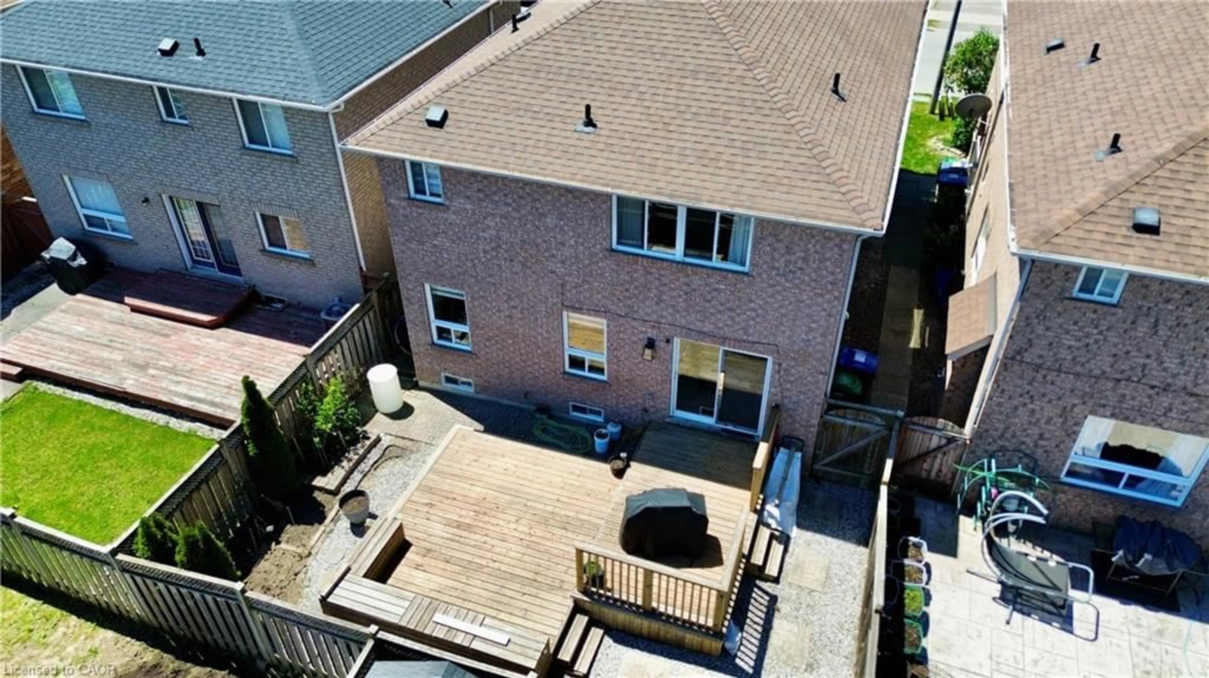 A pic from outside/outdoor area/front of a property/back of a property/a pic from drone, unknown for 21 Trudelle Cres, Brampton Ontario L7A 2Z1