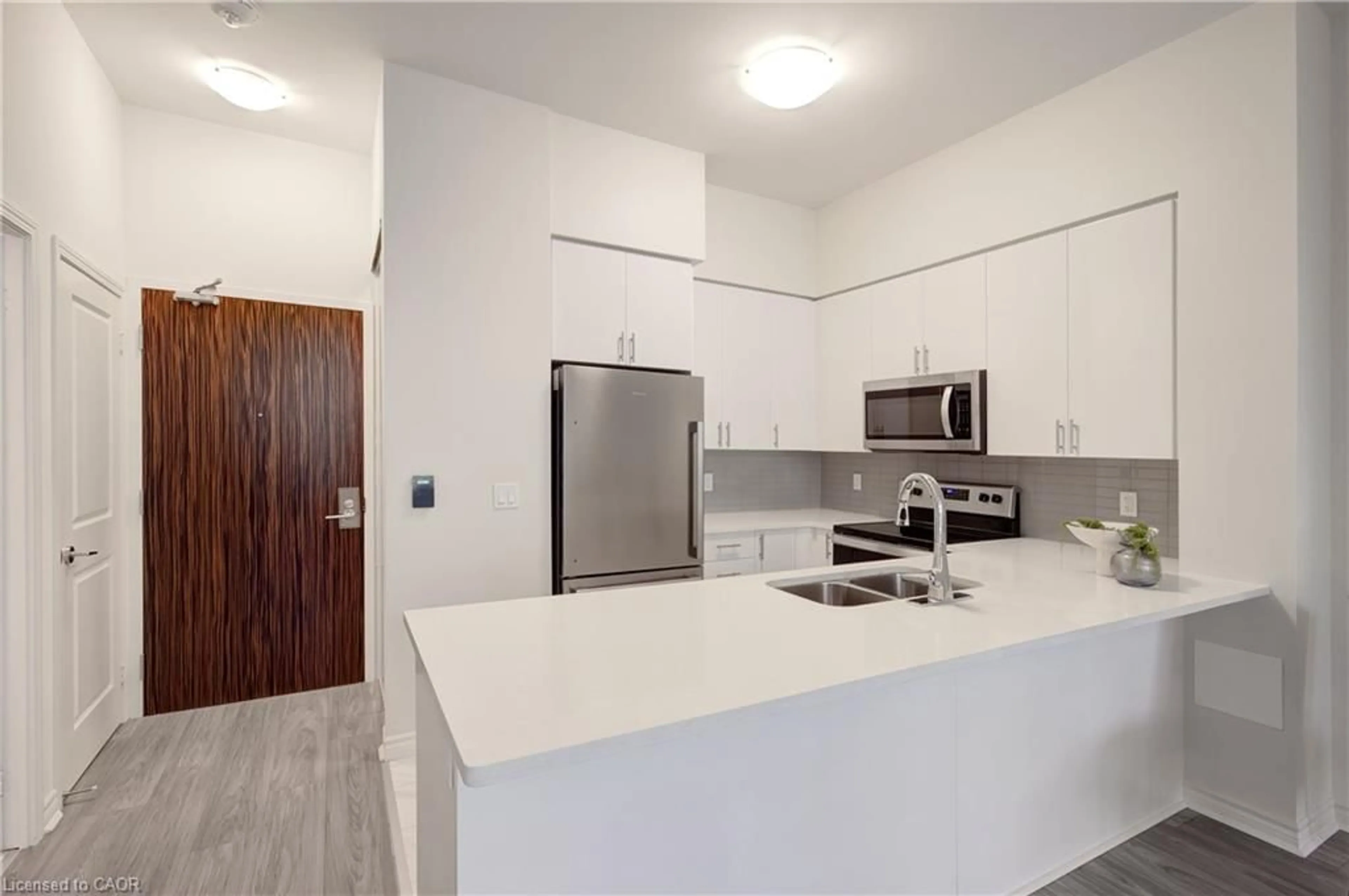 Standard kitchen, unknown for 349 Rathburn Rd #107, Mississauga Ontario L5B 0G9